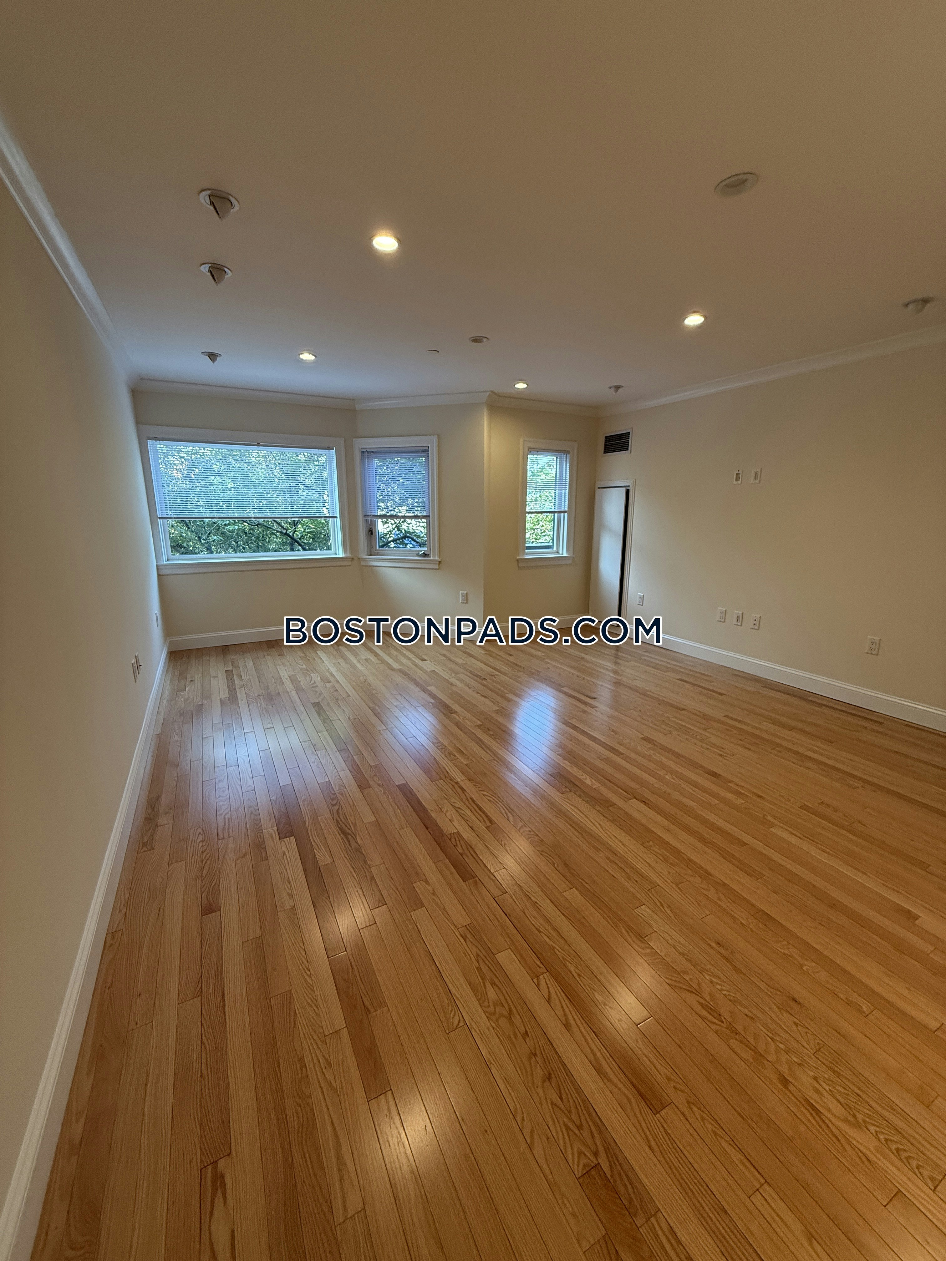 1443 Beacon Photo 89