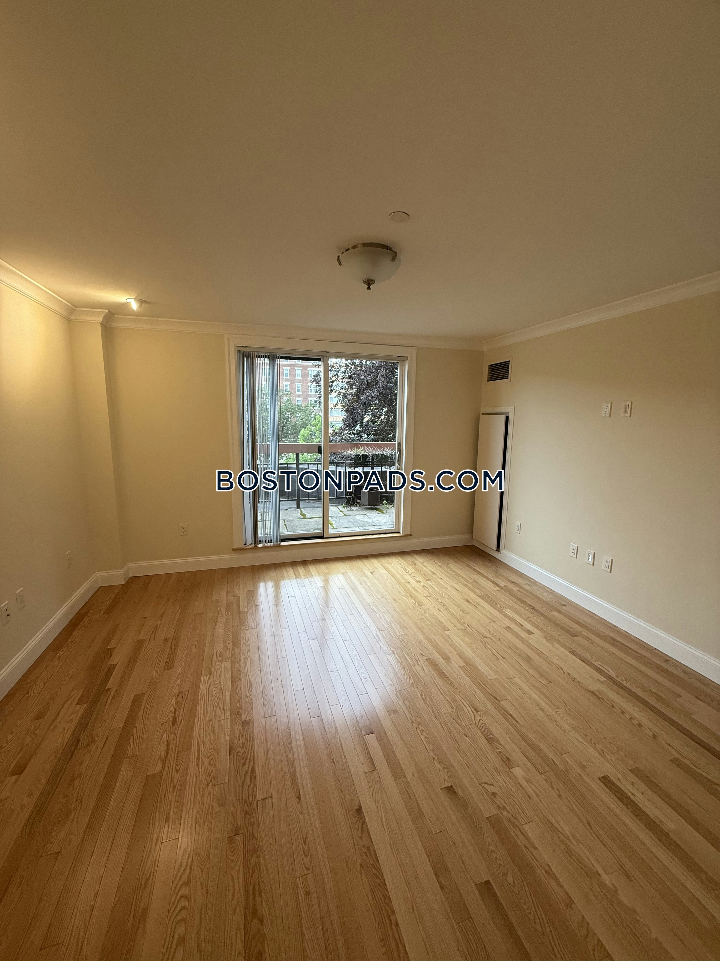 1443 Beacon Photo 87