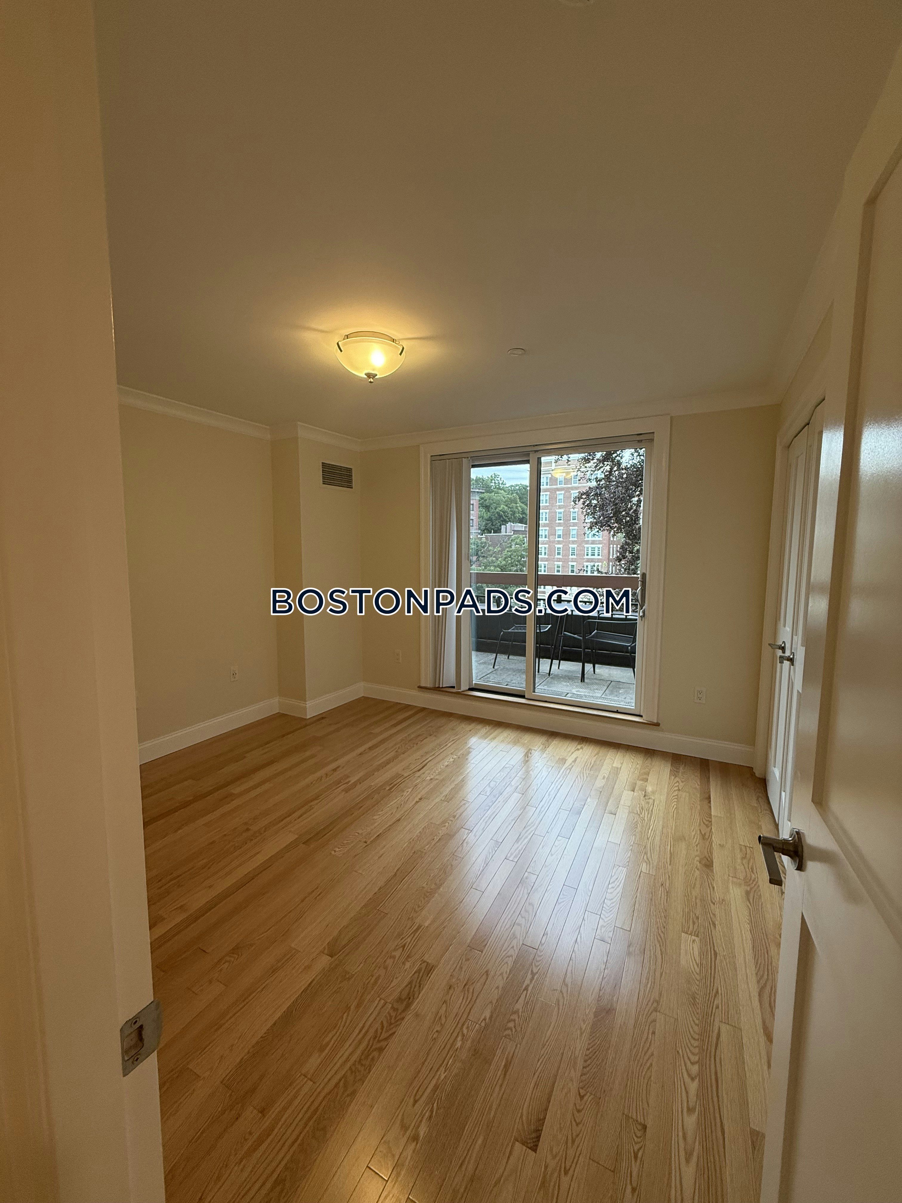 1443 Beacon Photo 77