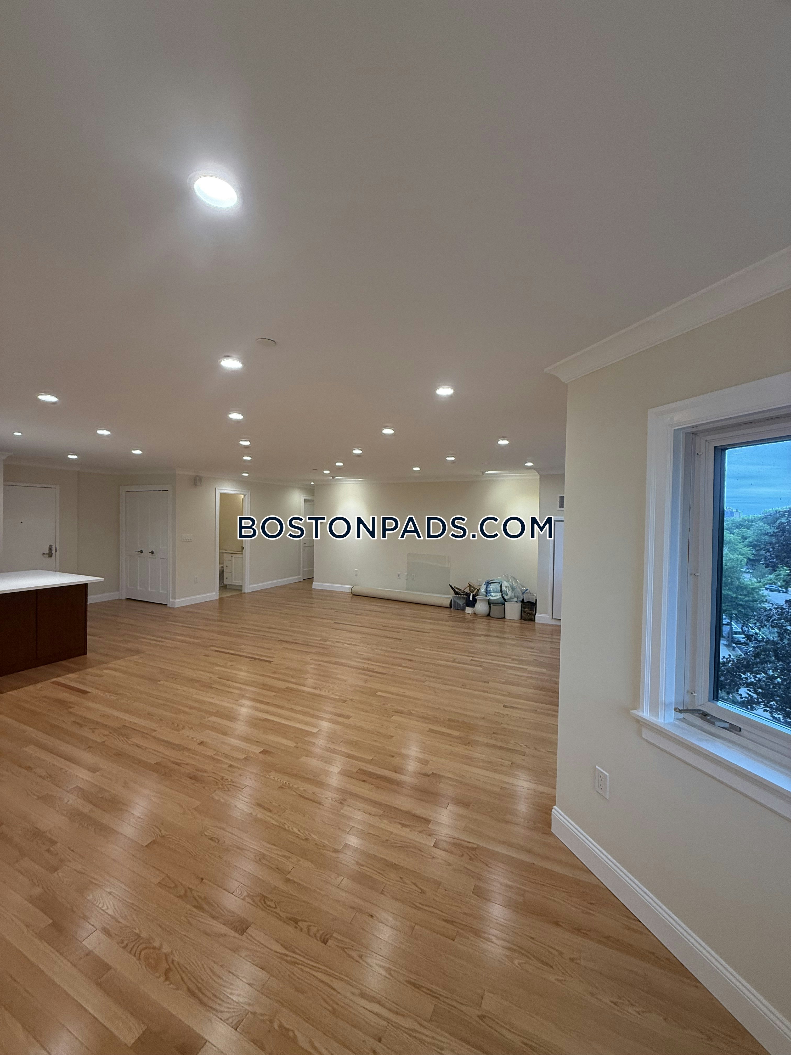 1443 Beacon Photo 76