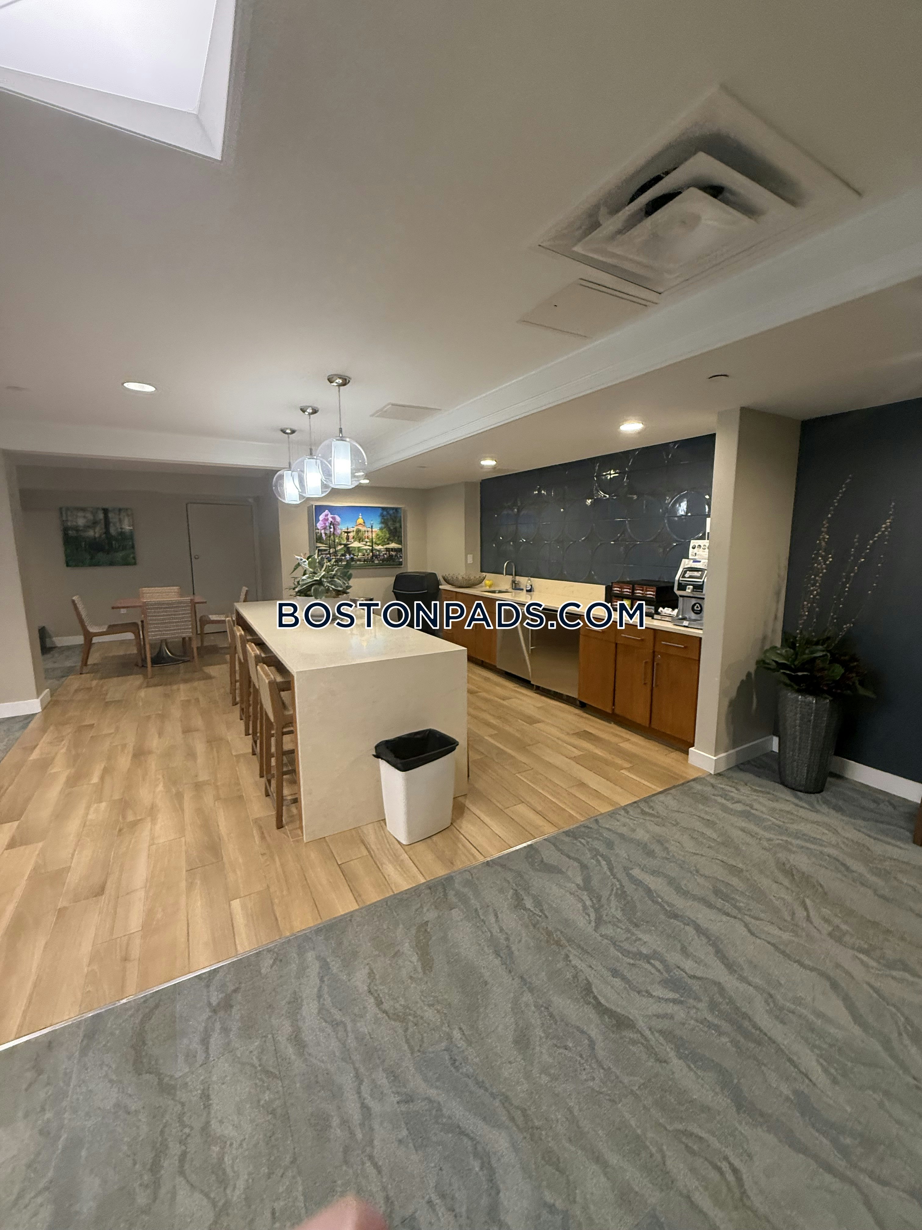 1443 Beacon Photo 52