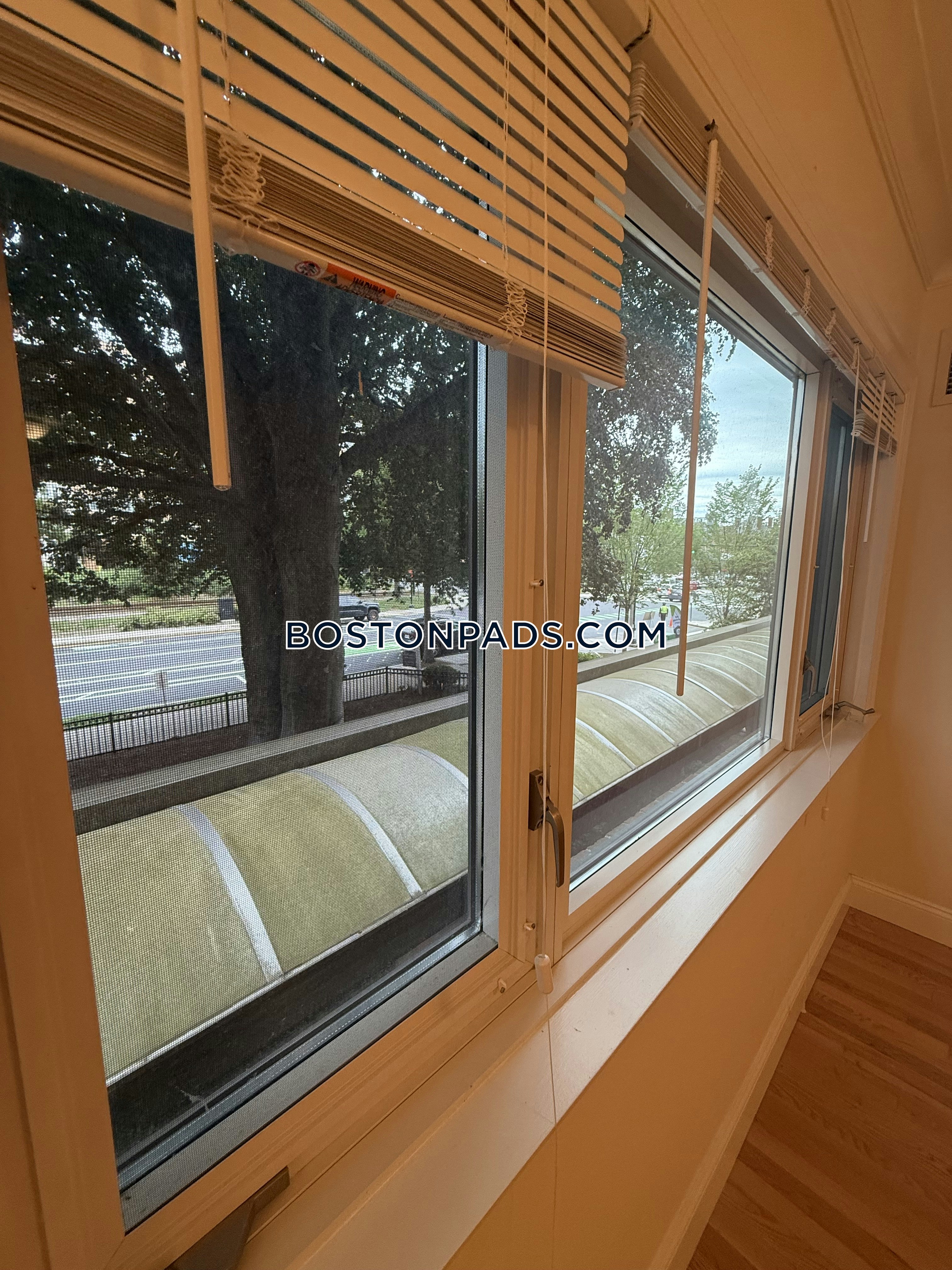 1443 Beacon Photo 43