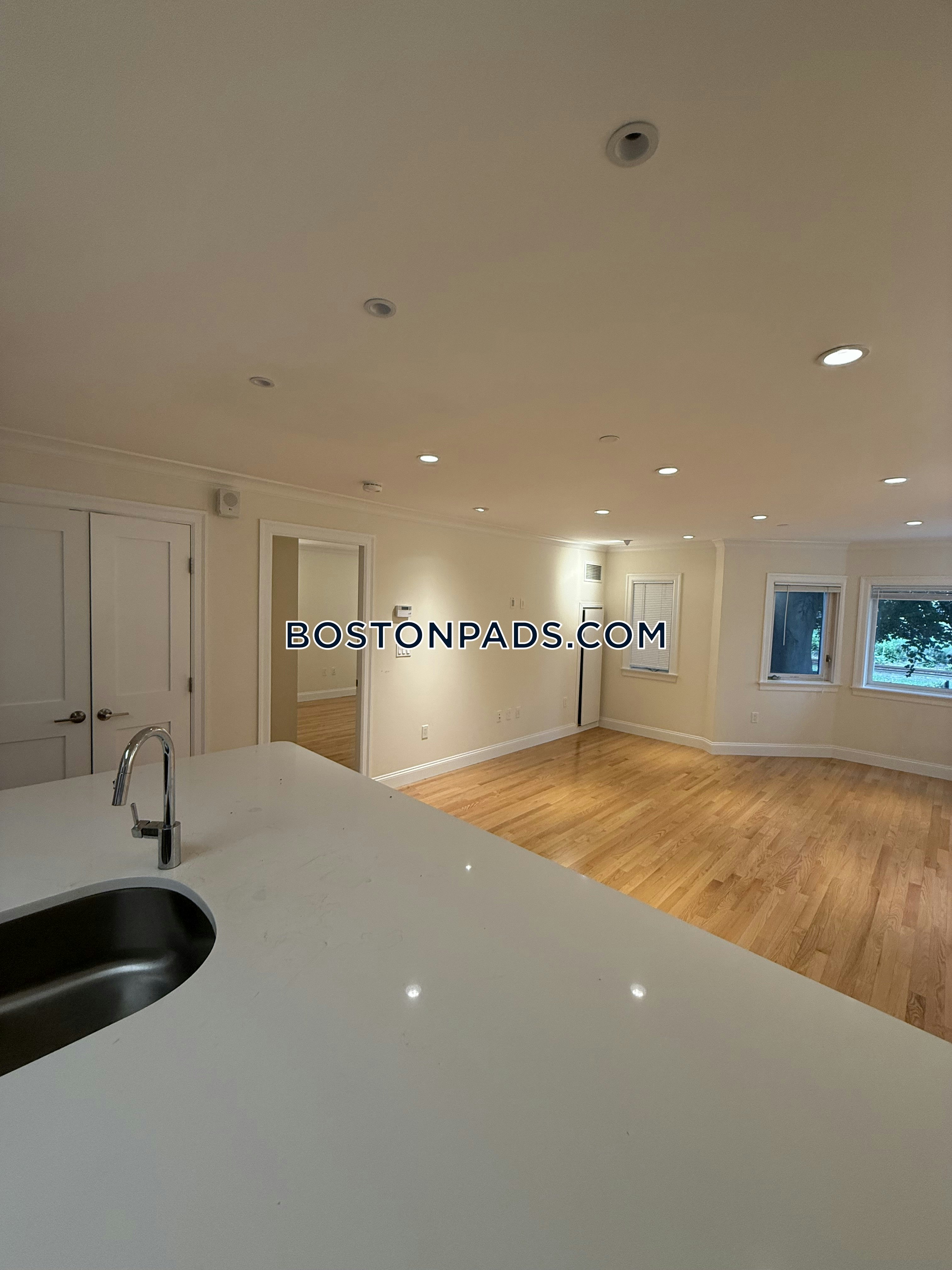 1443 Beacon Photo 57