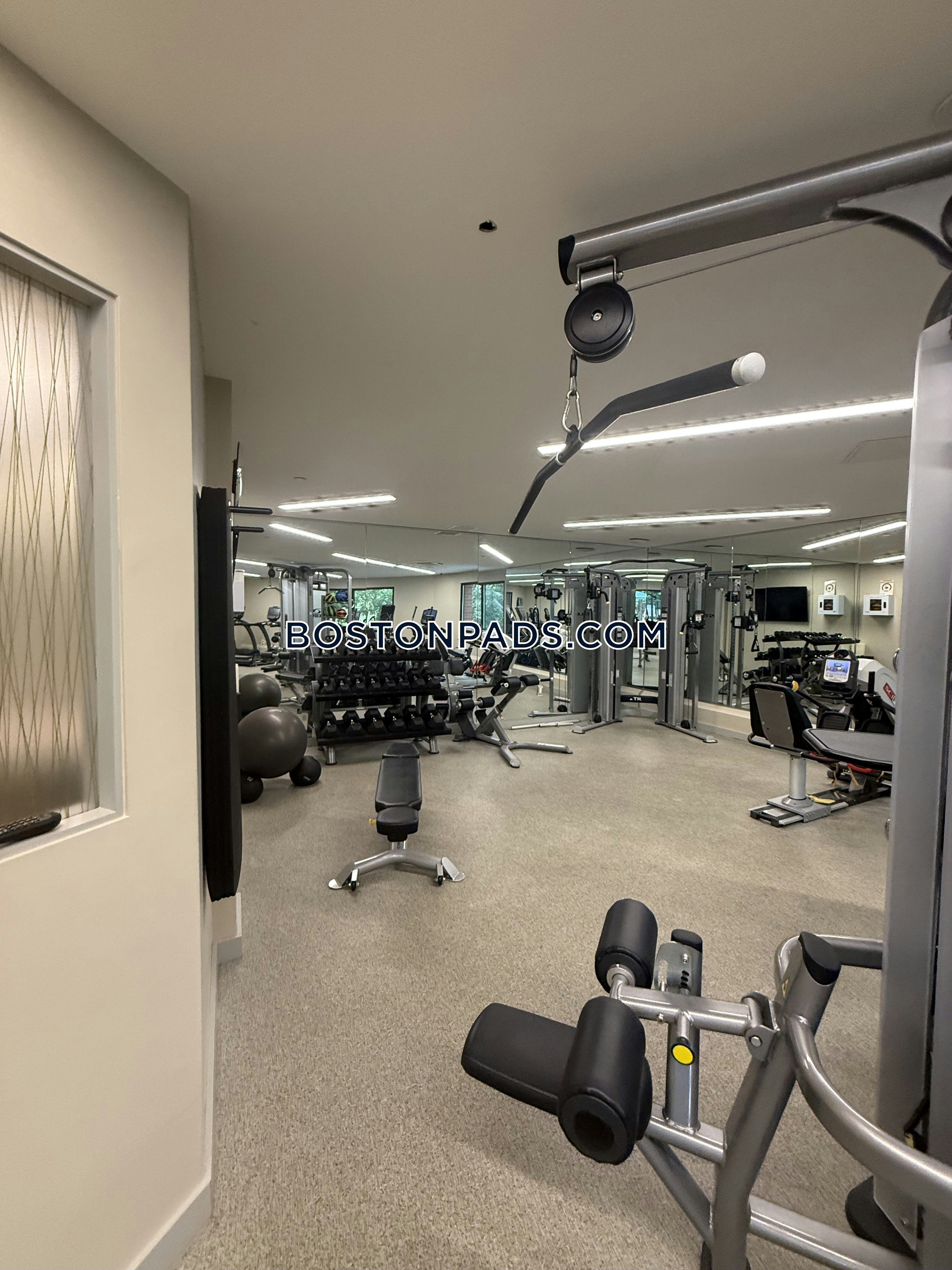 1443 Beacon Photo 41