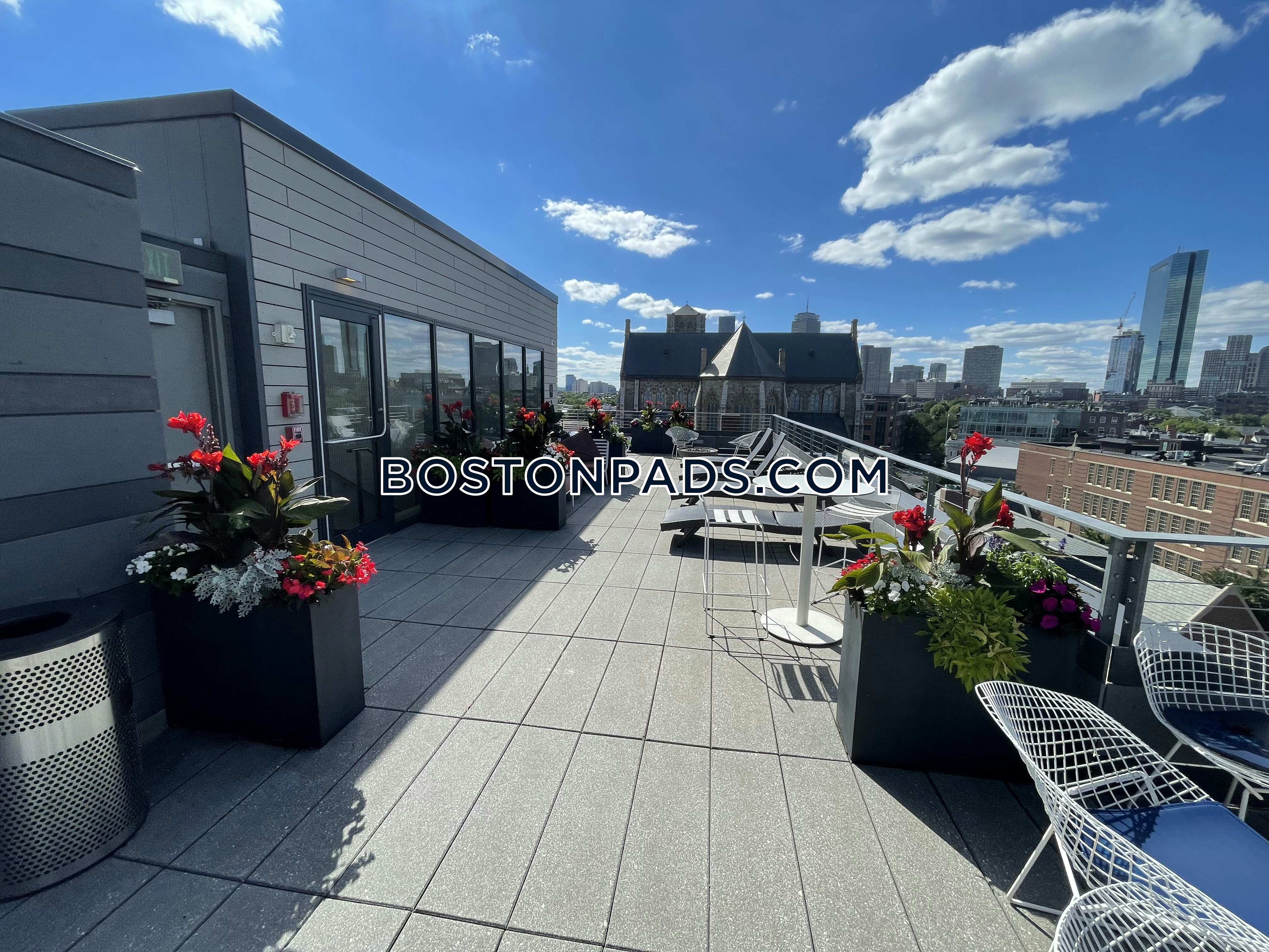 Girard Apartments Photo 16