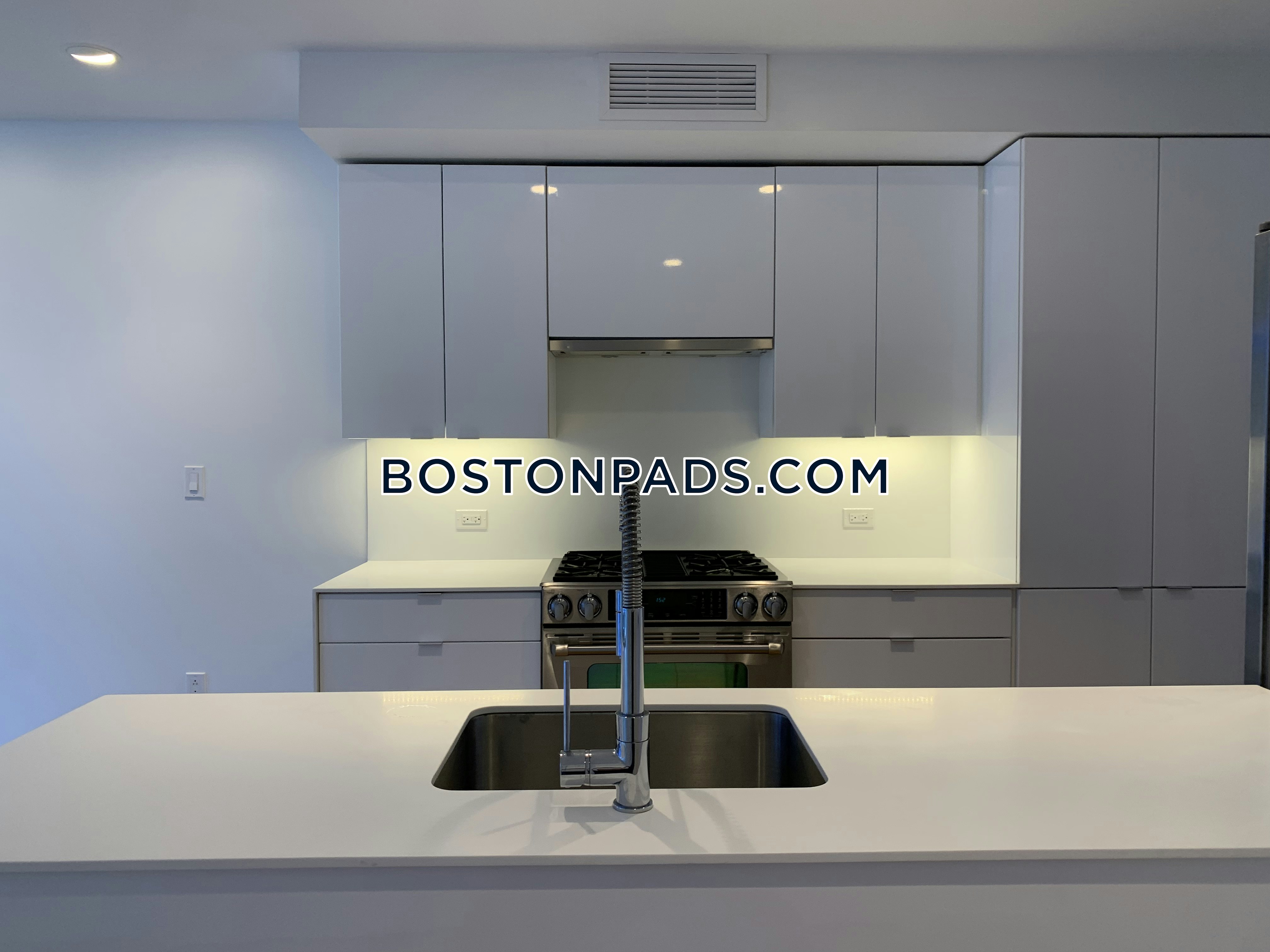 The Residences on Broadway Photo 34