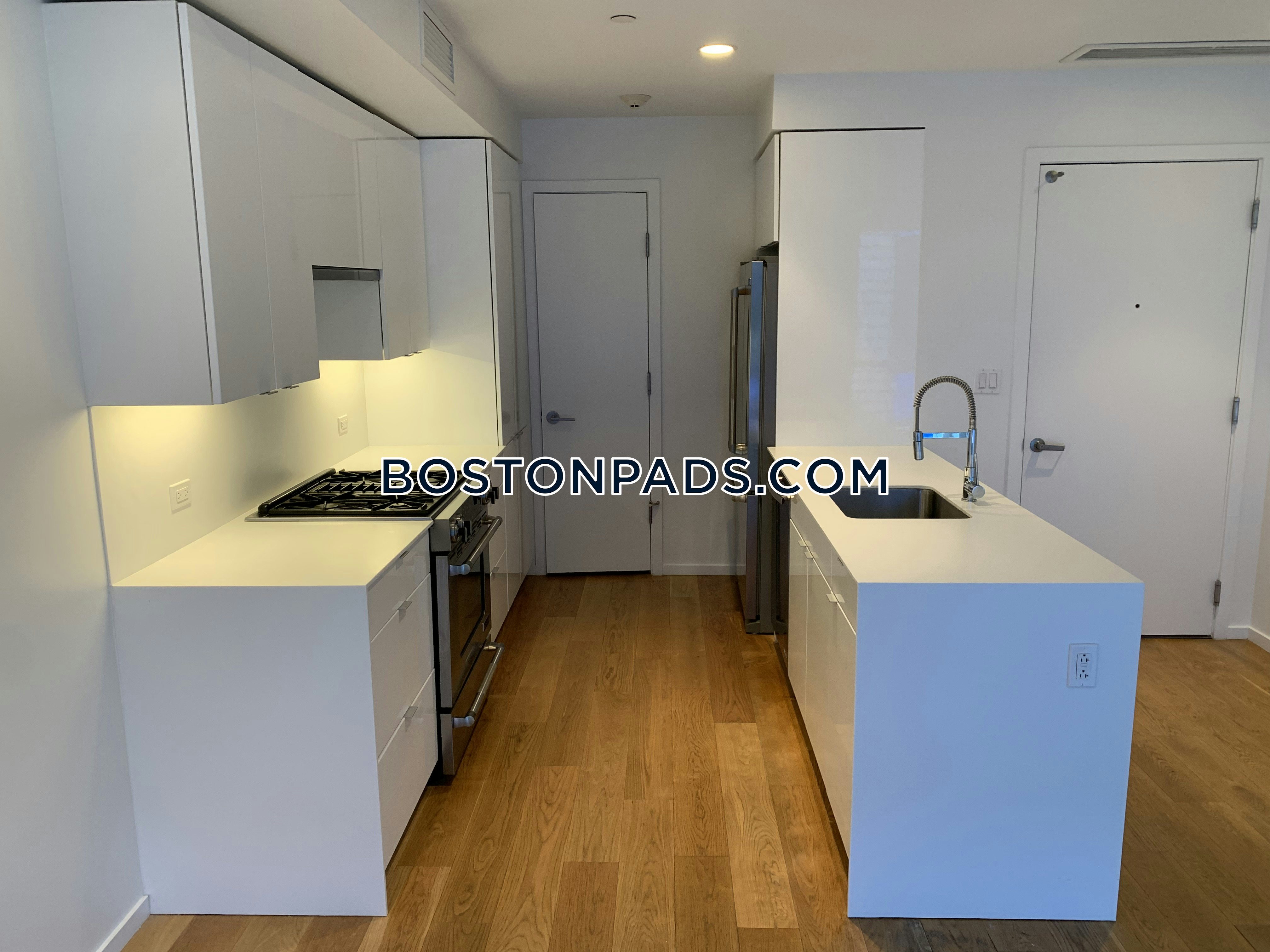 The Residences on Broadway Photo 16