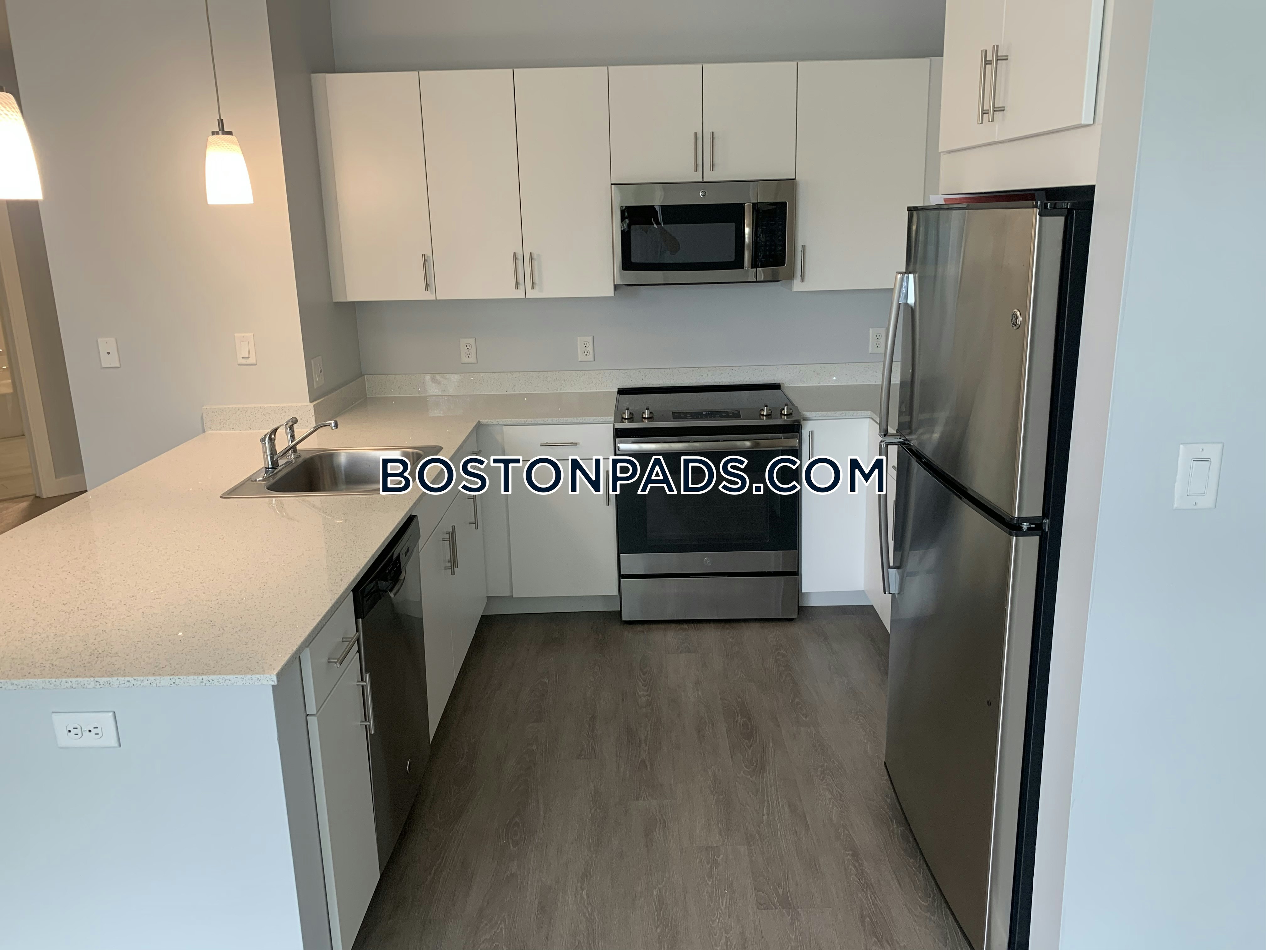 Elevation Apartments at Crown Colony Photo 44