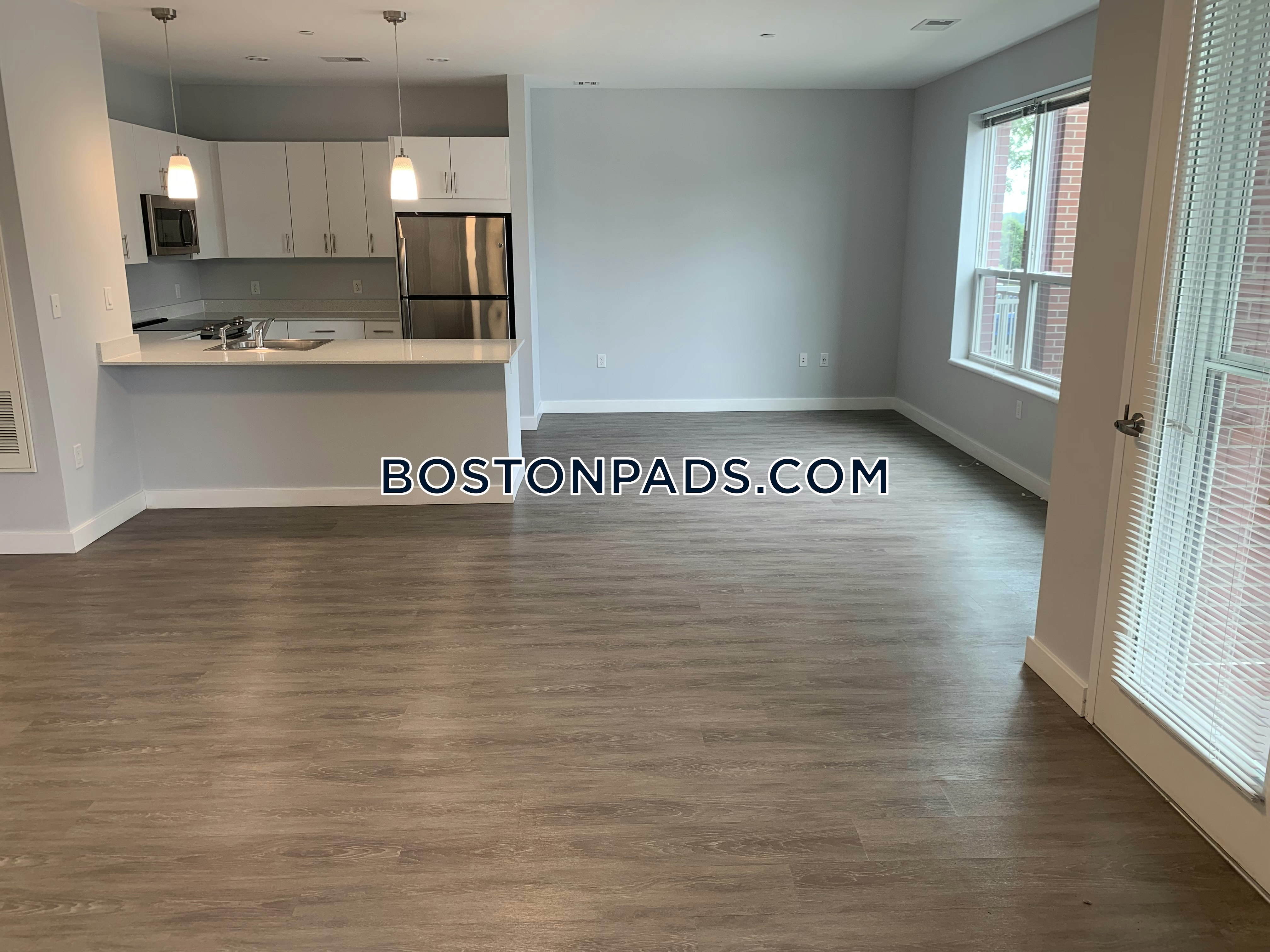 Elevation Apartments at Crown Colony Photo 22