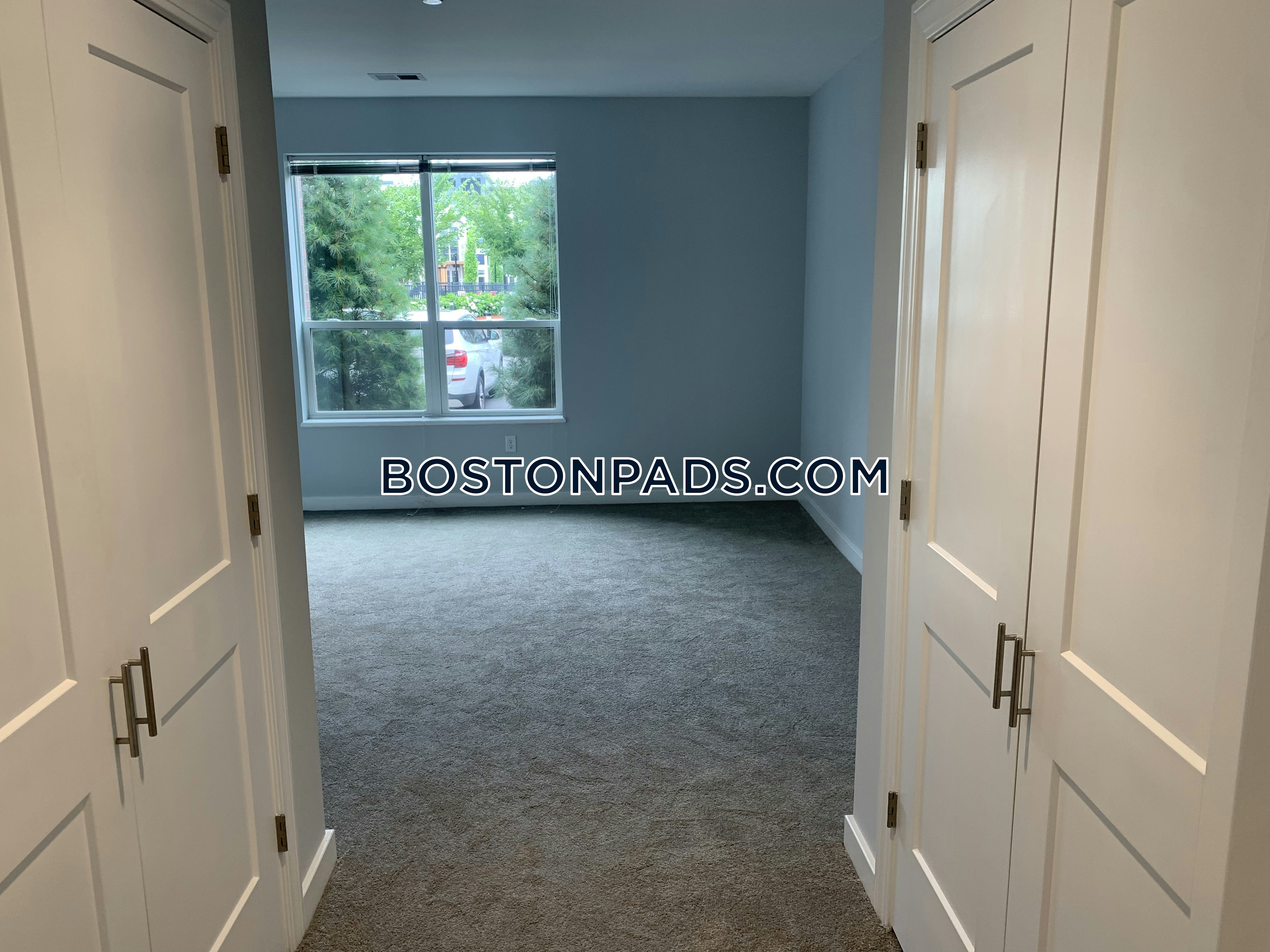 Elevation Apartments at Crown Colony Photo 21