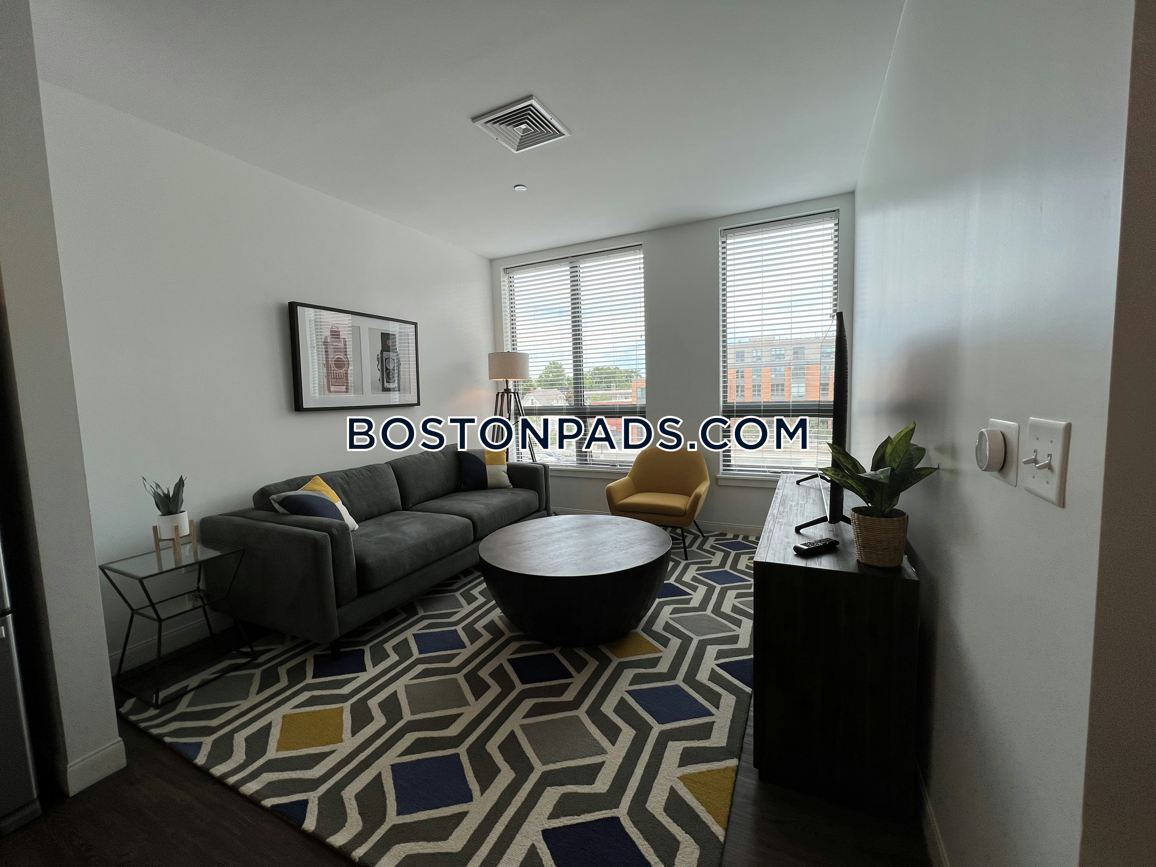 Trio Newton Photo 11