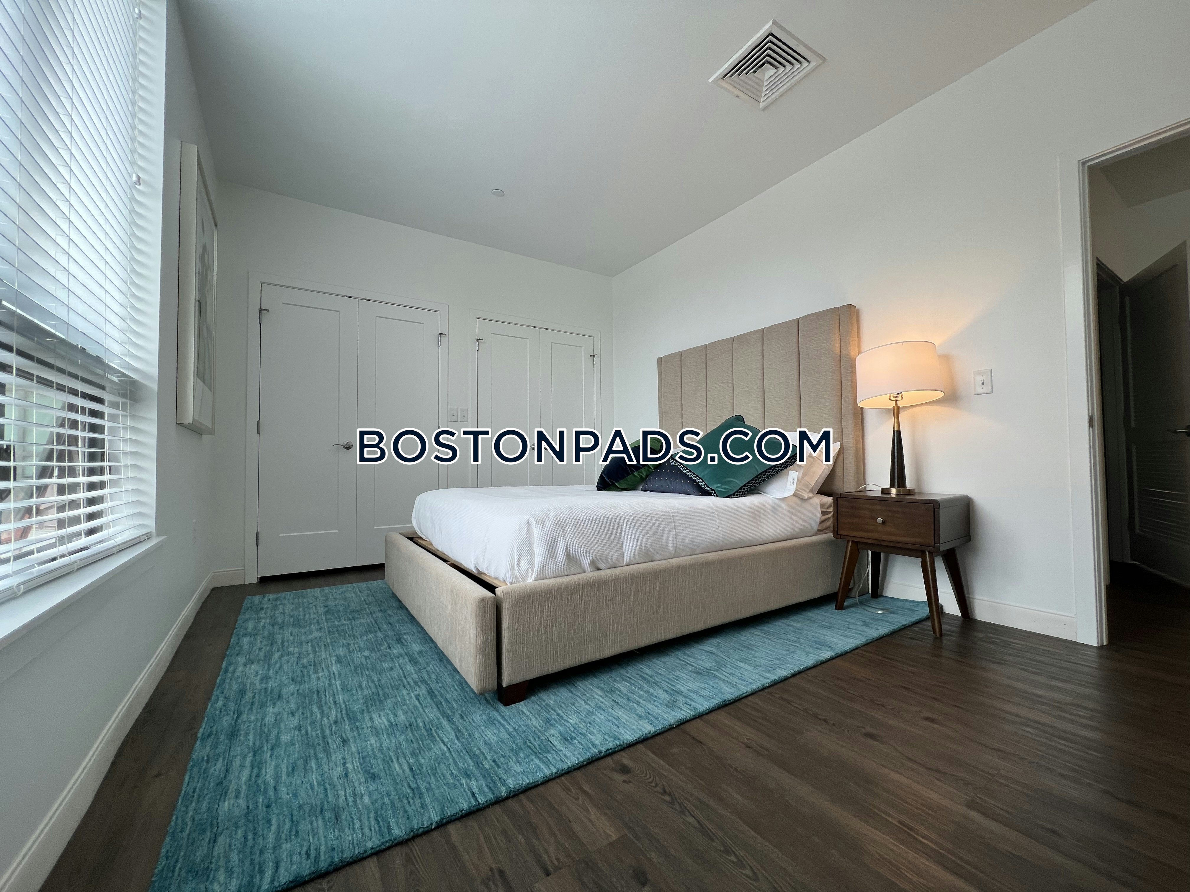 Trio Newton Photo 79