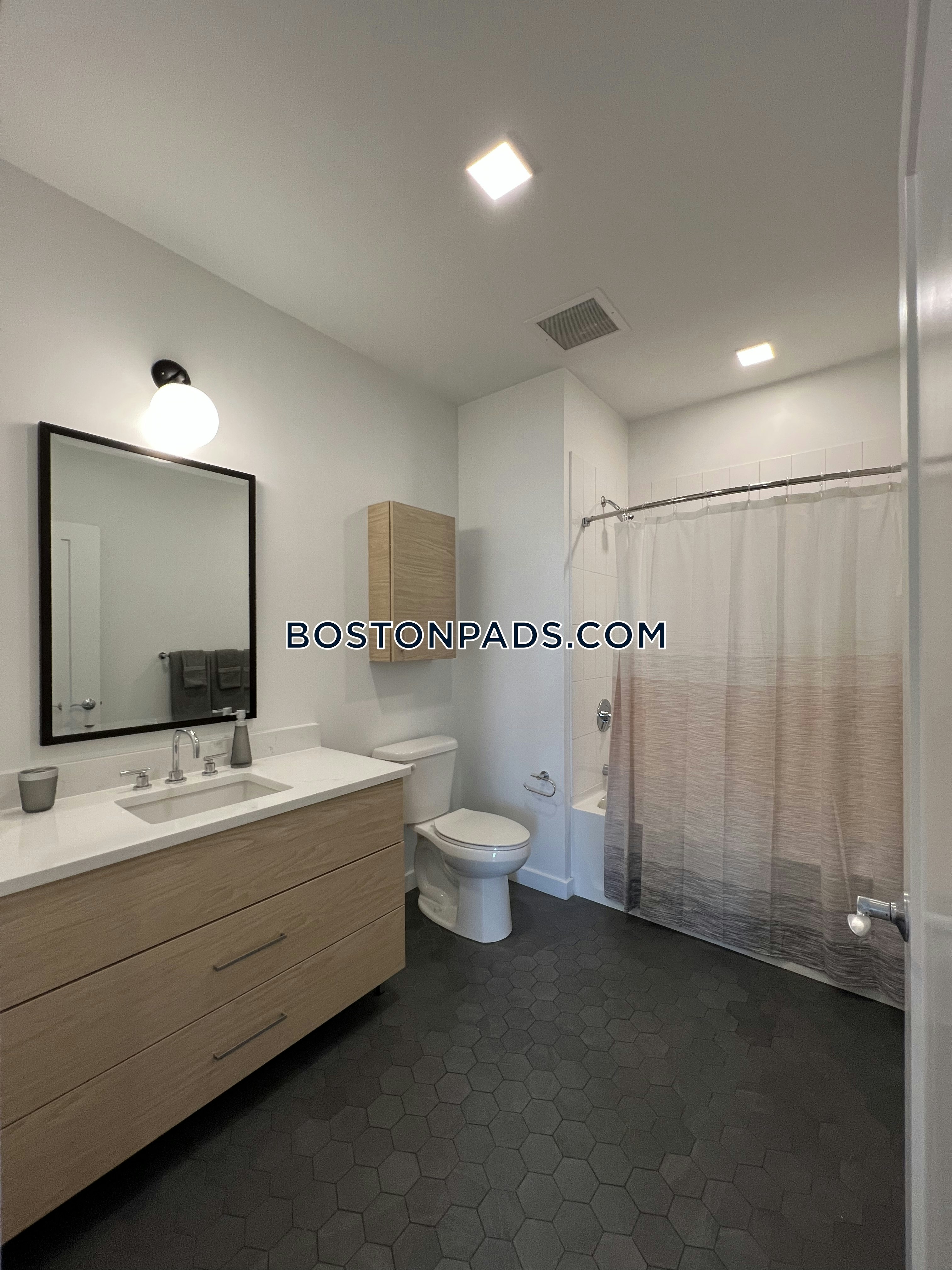 Trio Newton Photo 47