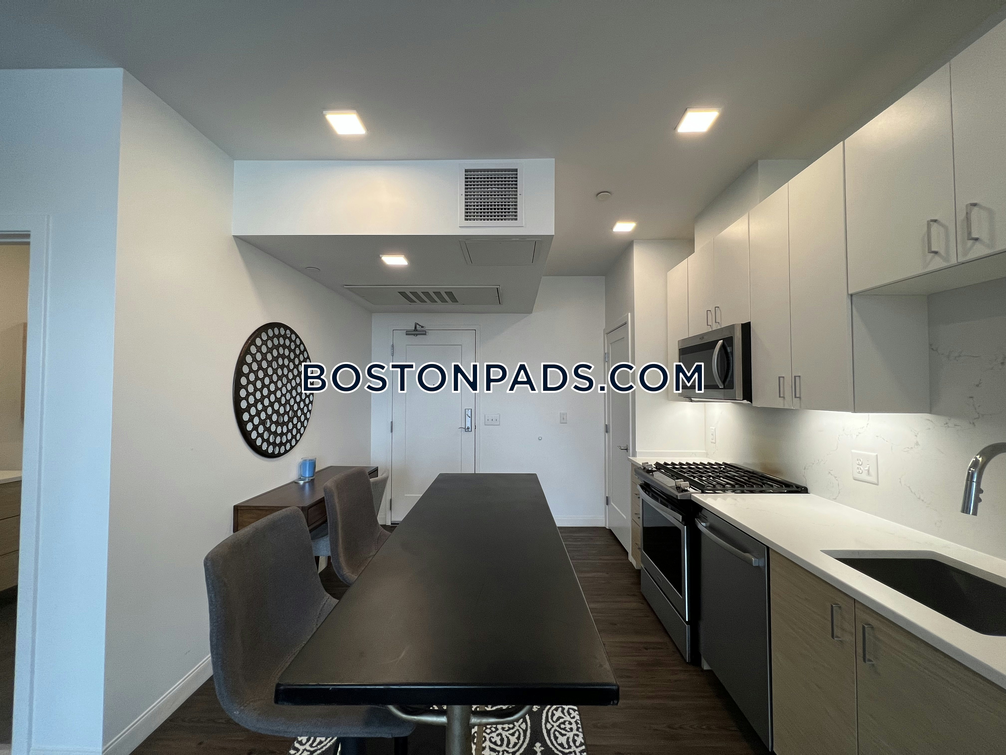 Trio Newton Photo 93