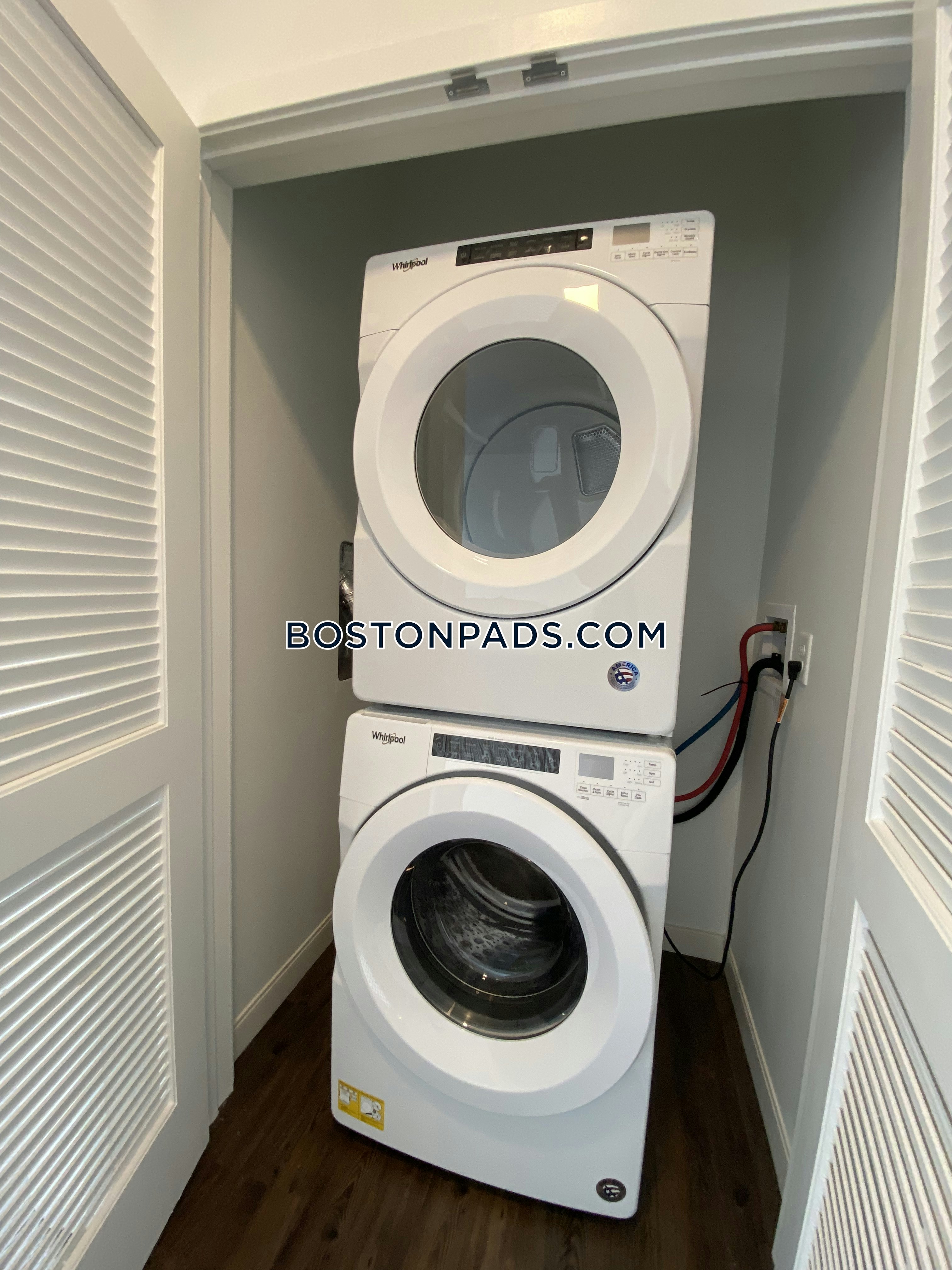 Trio Newton Photo 102