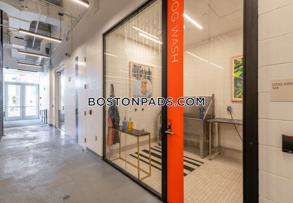 One 65 Main Photo 44