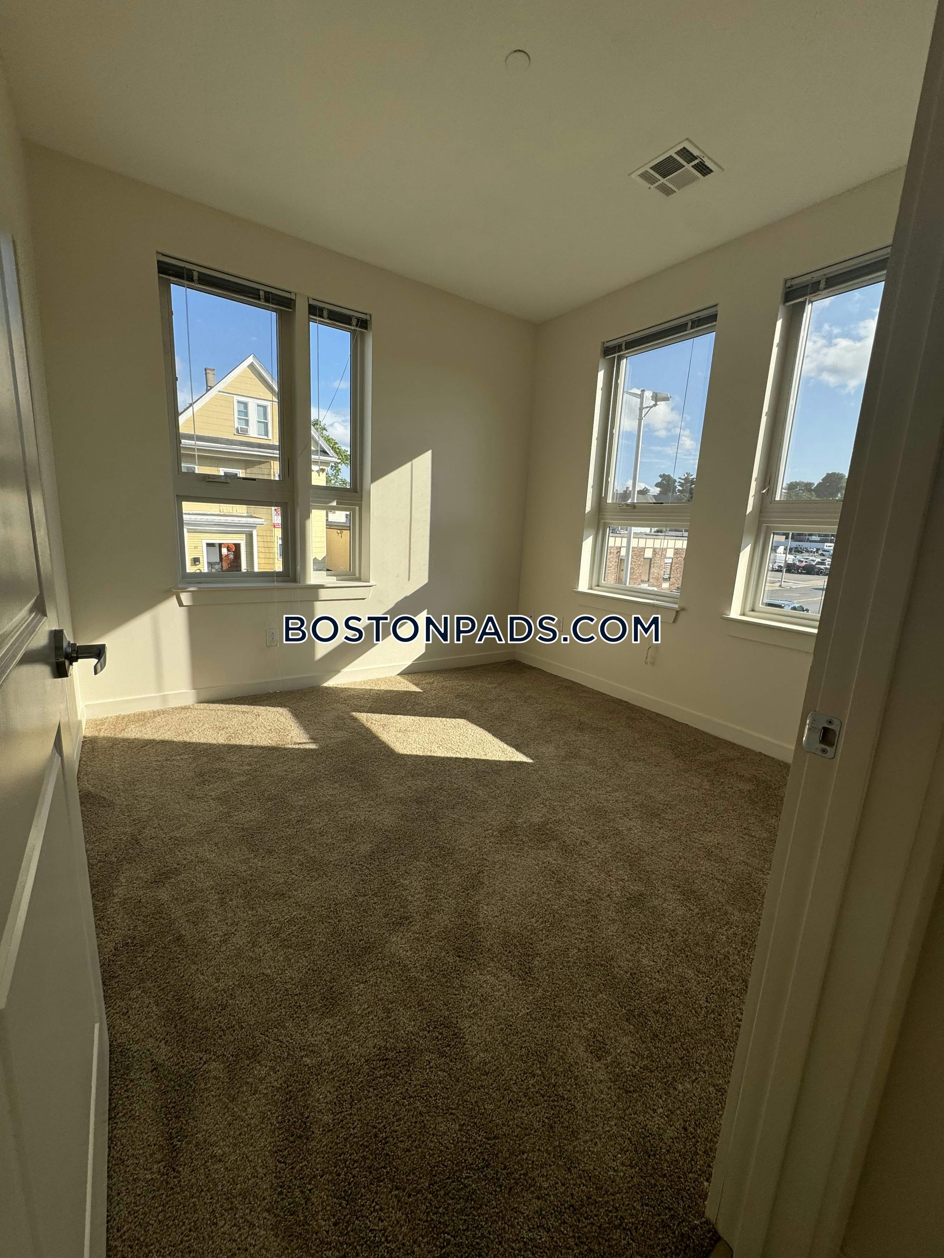 Point at 180 Photo 8