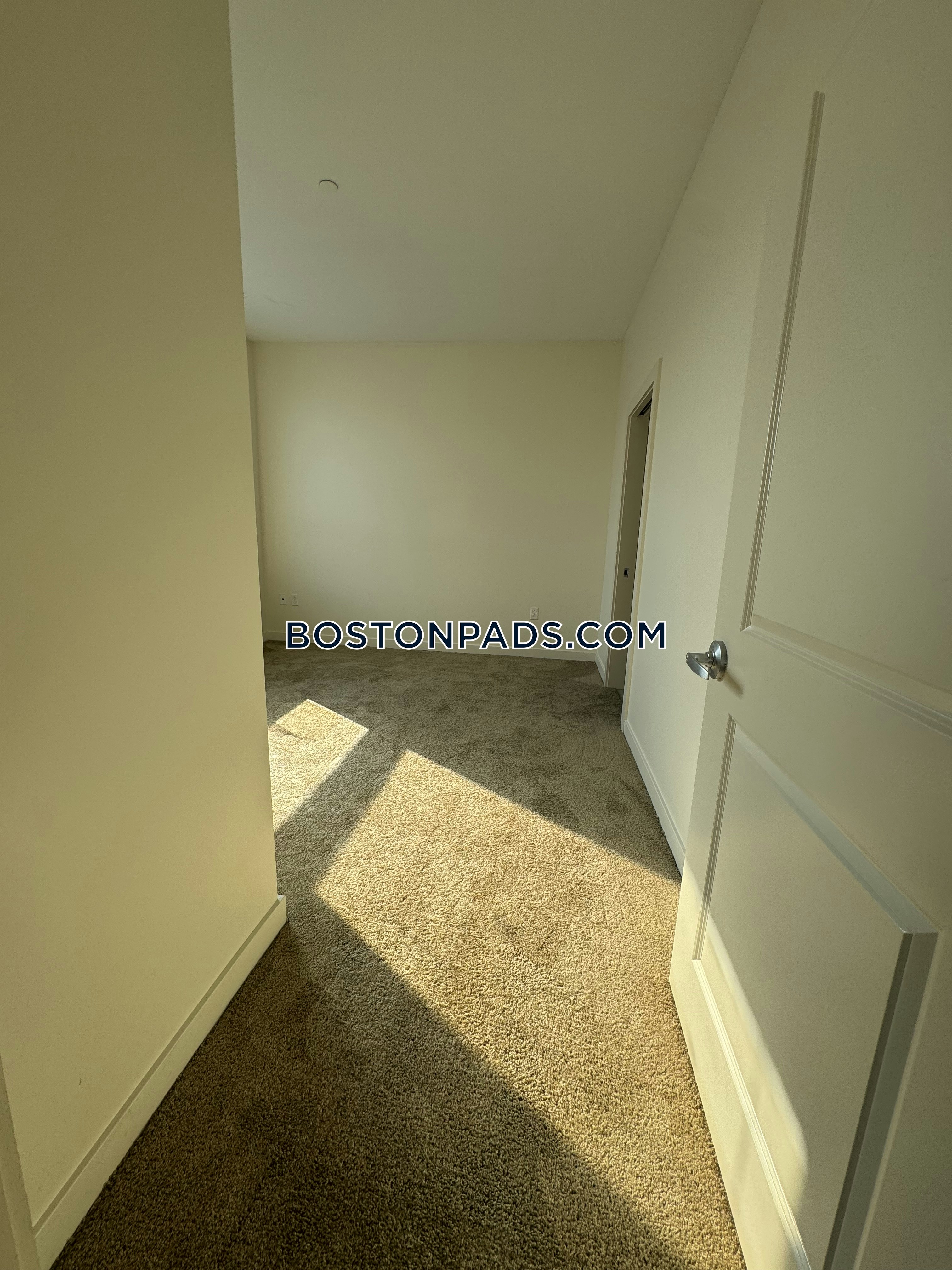 Point at 180 Photo 25