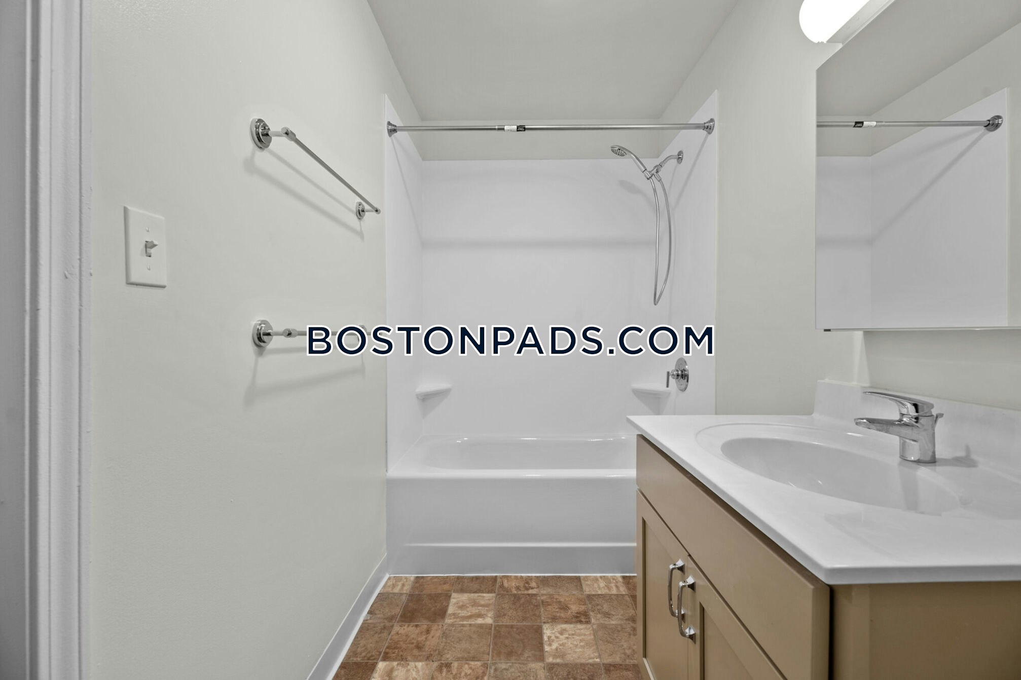 Mission Main Apartments Photo 22