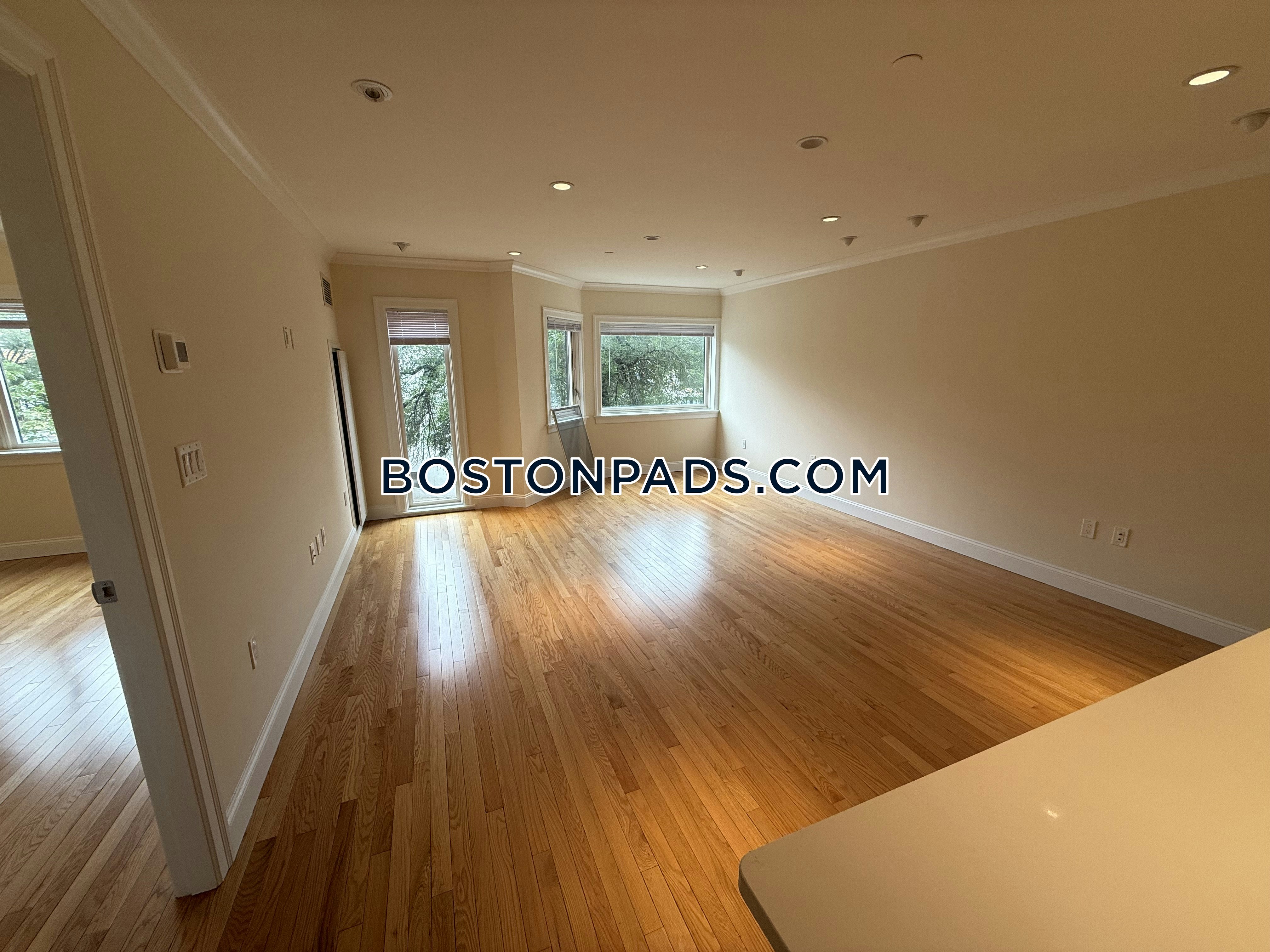 1443 Beacon Photo 62