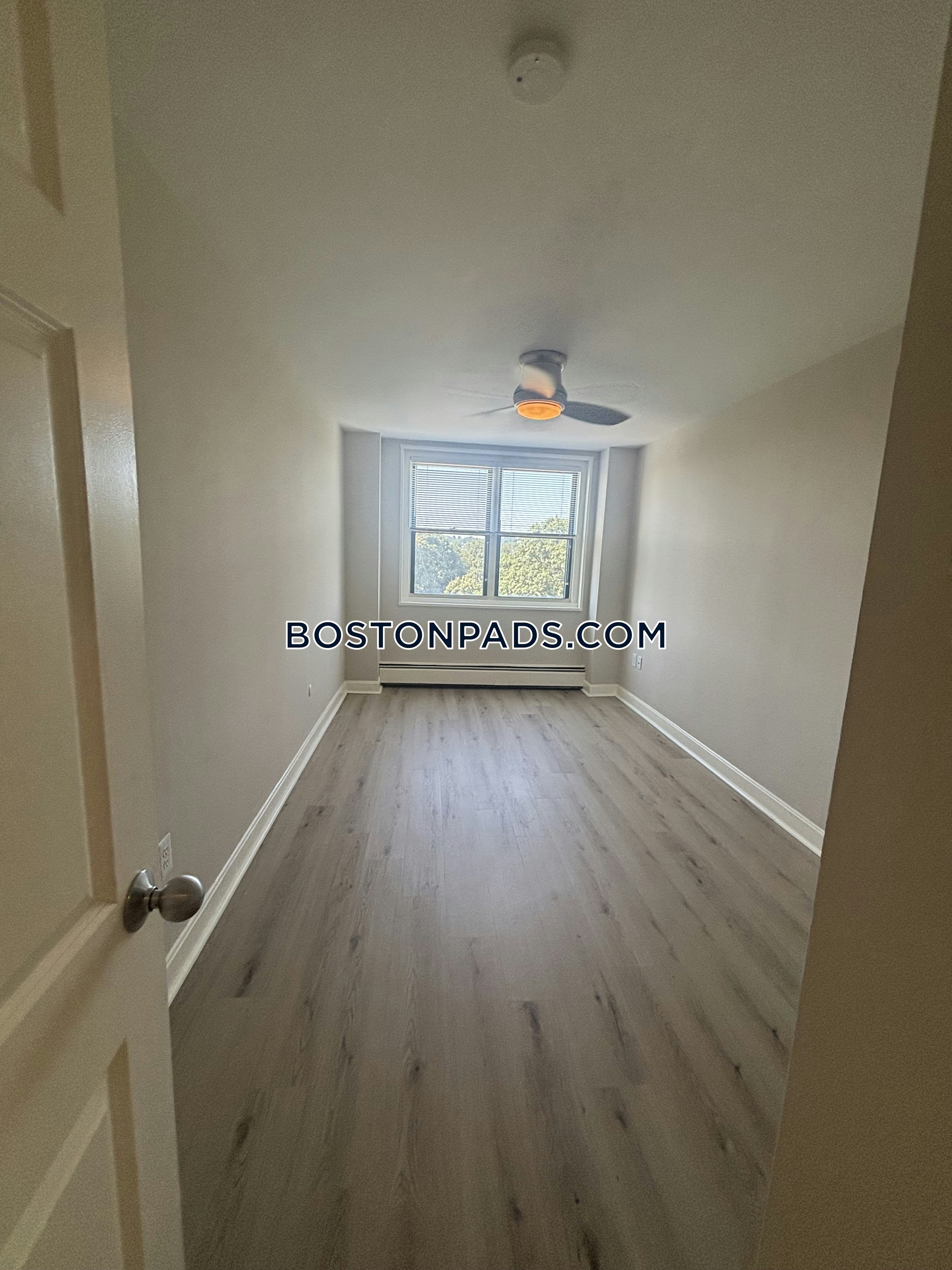 Parkside Place Photo 17