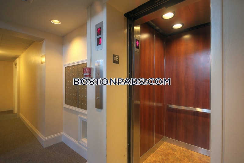 Princeton on Beacon St. Photo 31