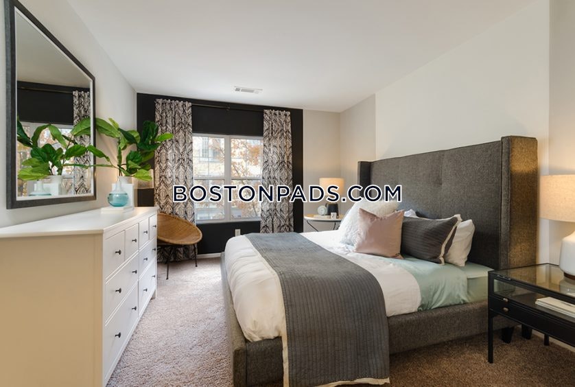 Sofi at Salem Station Photo 8