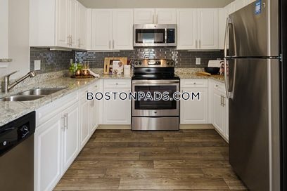 Sofi at Salem Station Photo 16