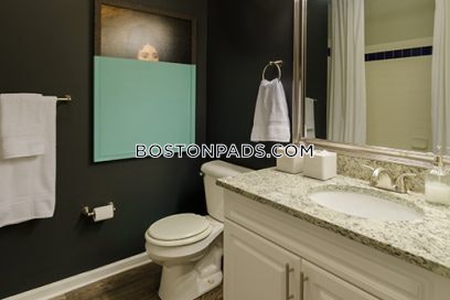 Sofi at Salem Station Photo 10