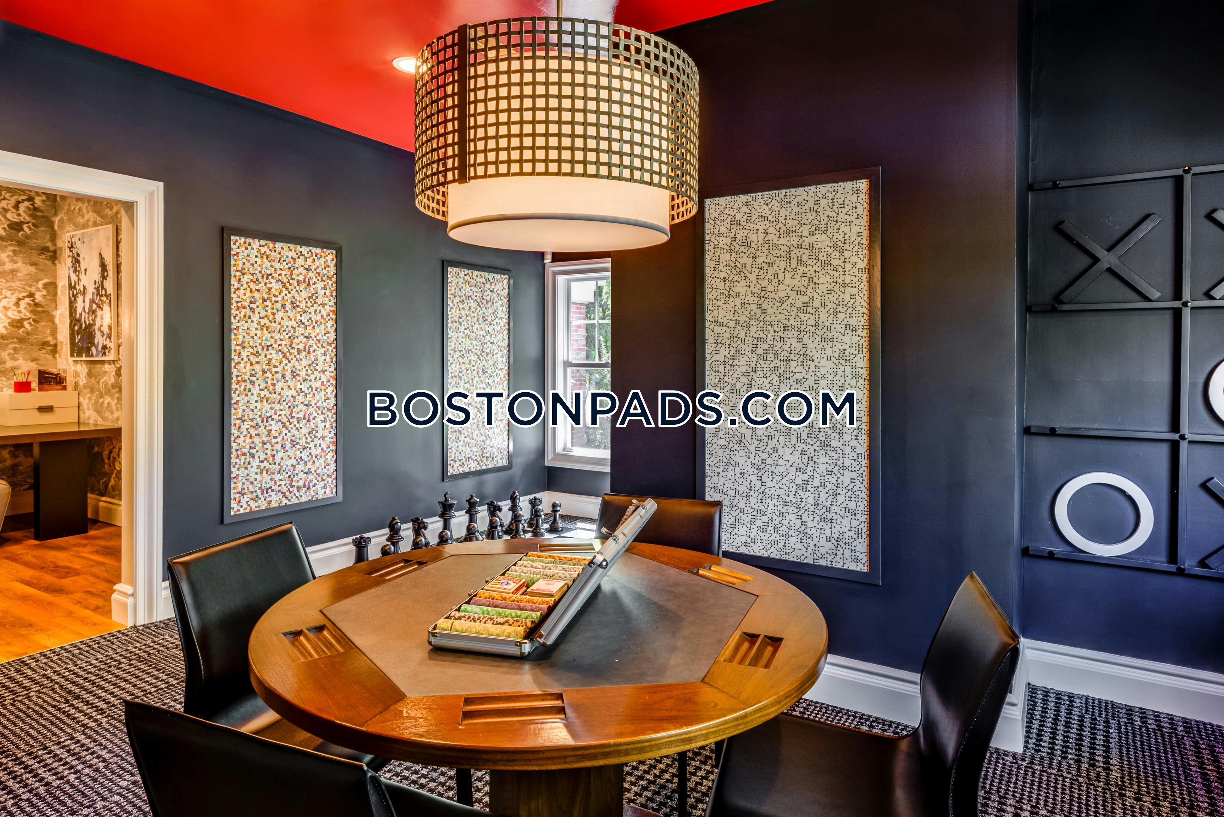 Essex Apartments Photo 5