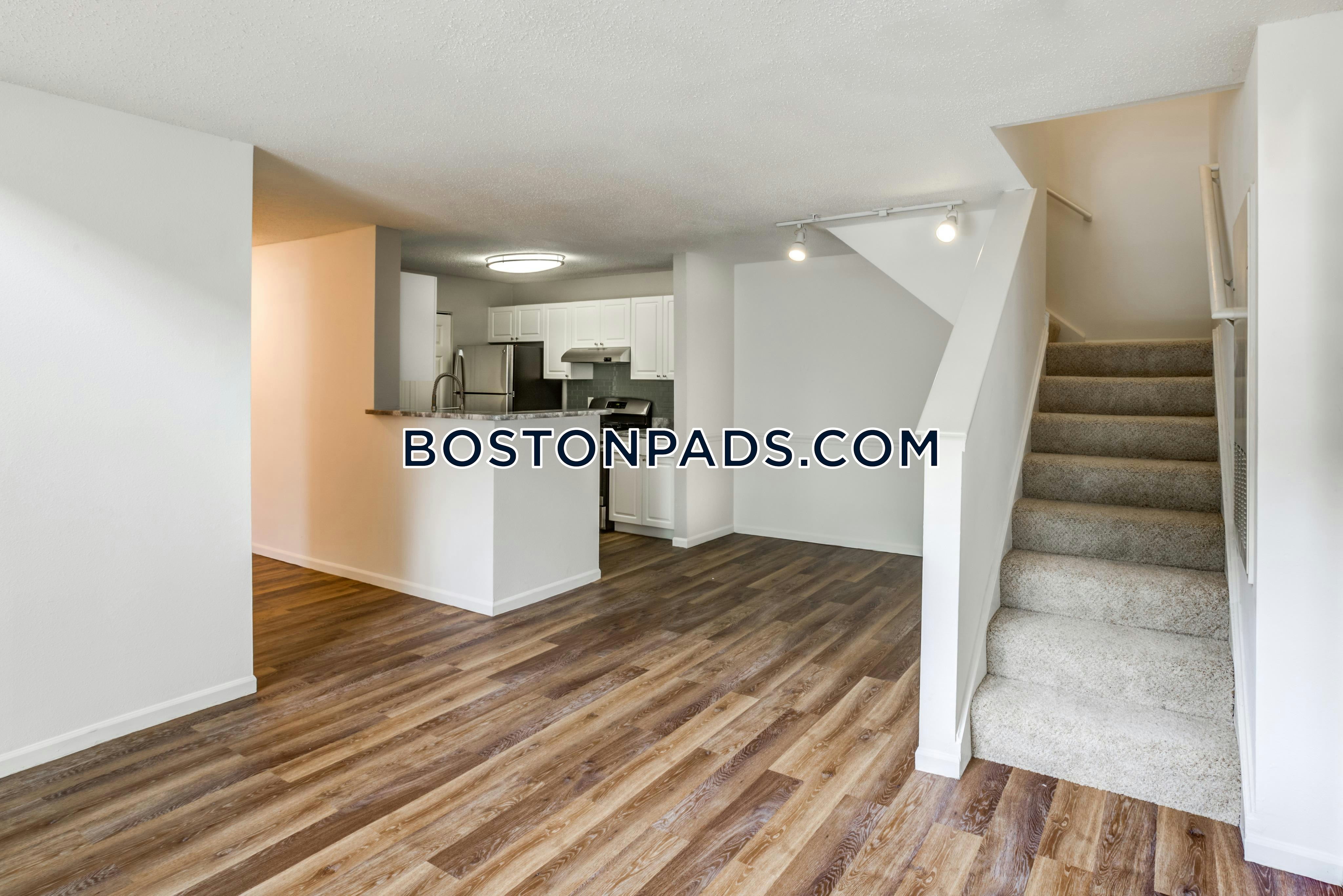 Essex Apartments Photo 4