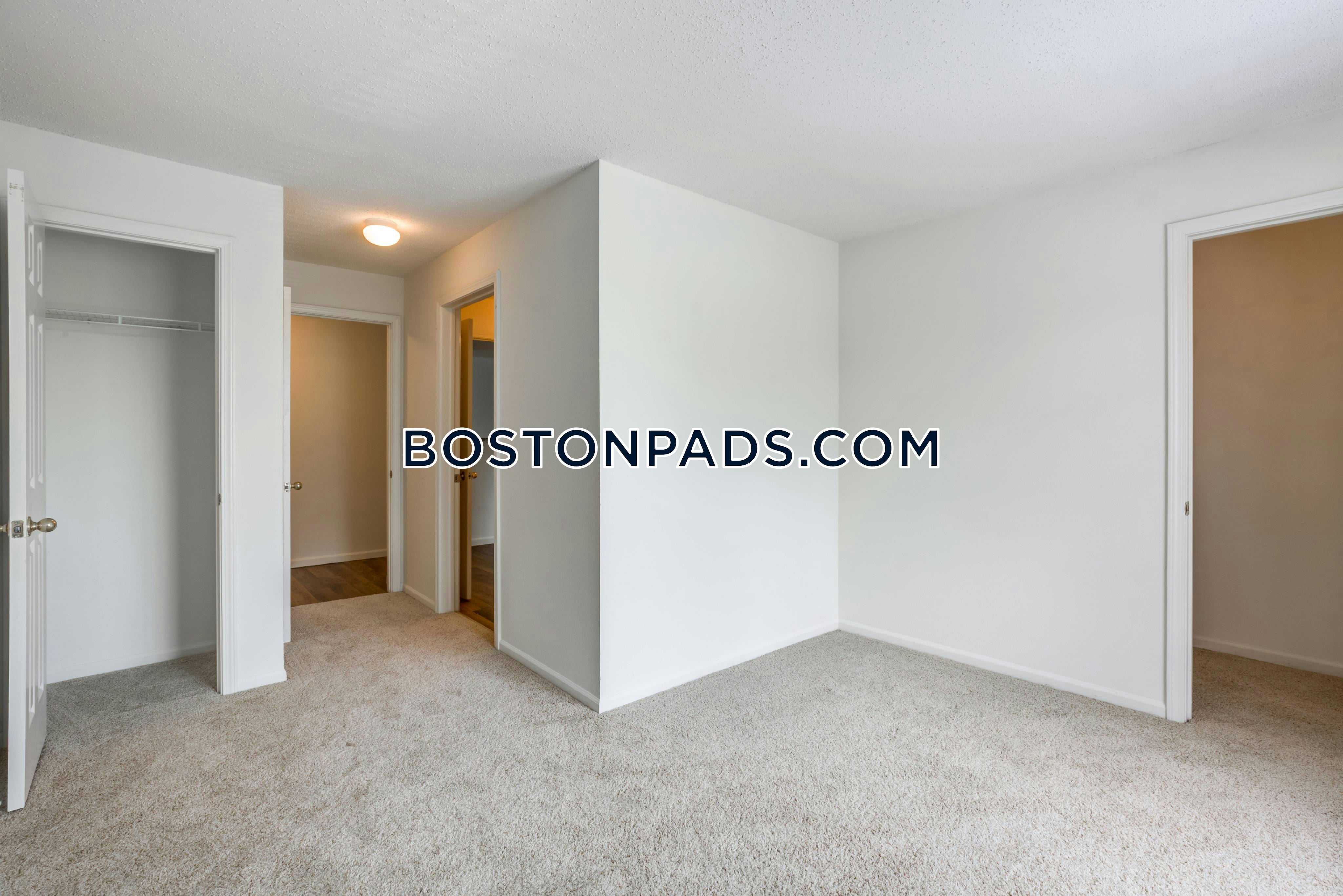 Essex Apartments Photo 3