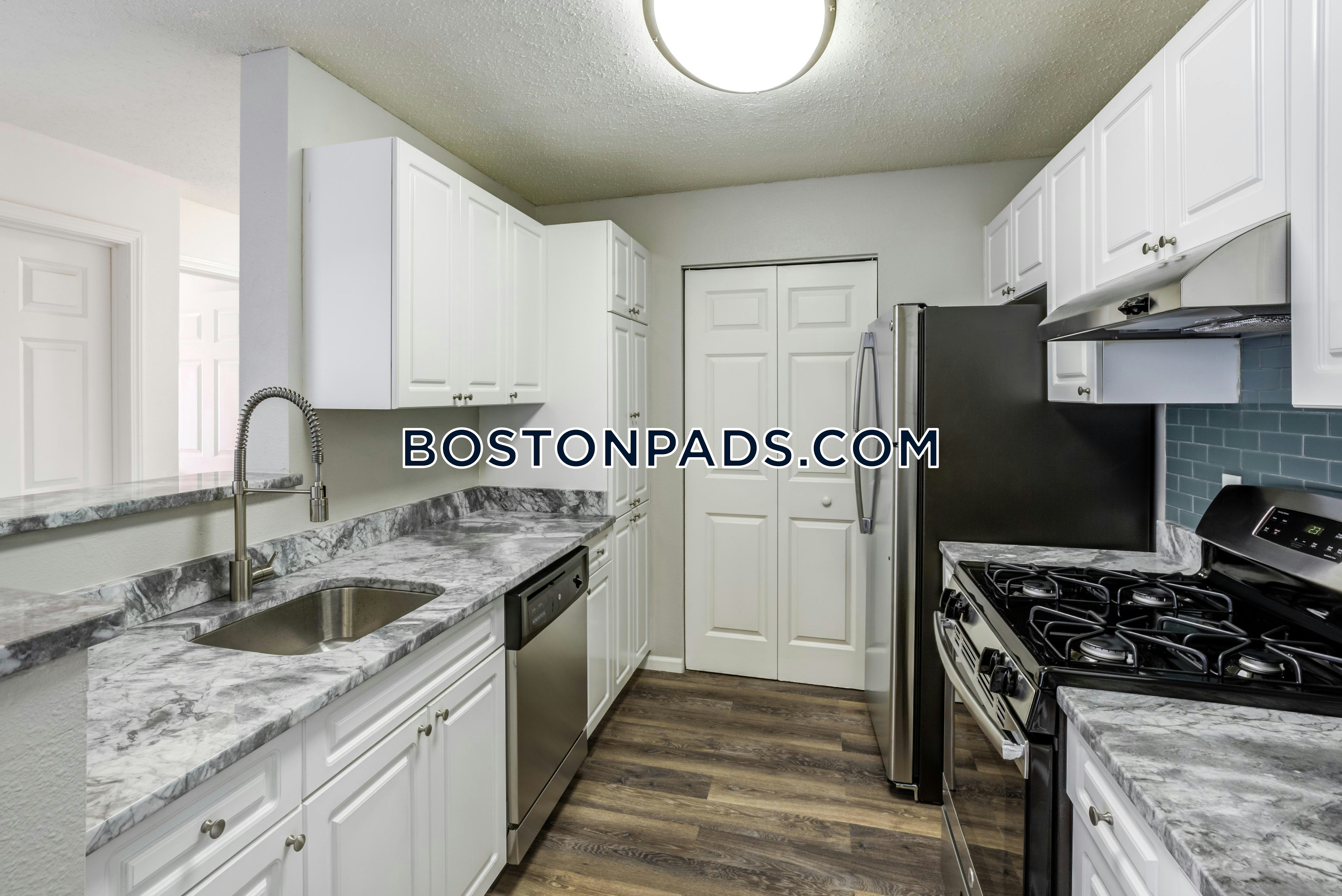 Essex Apartments Photo 9