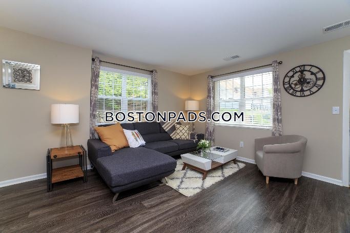 Halstead Beverly Townhomes Photo 27