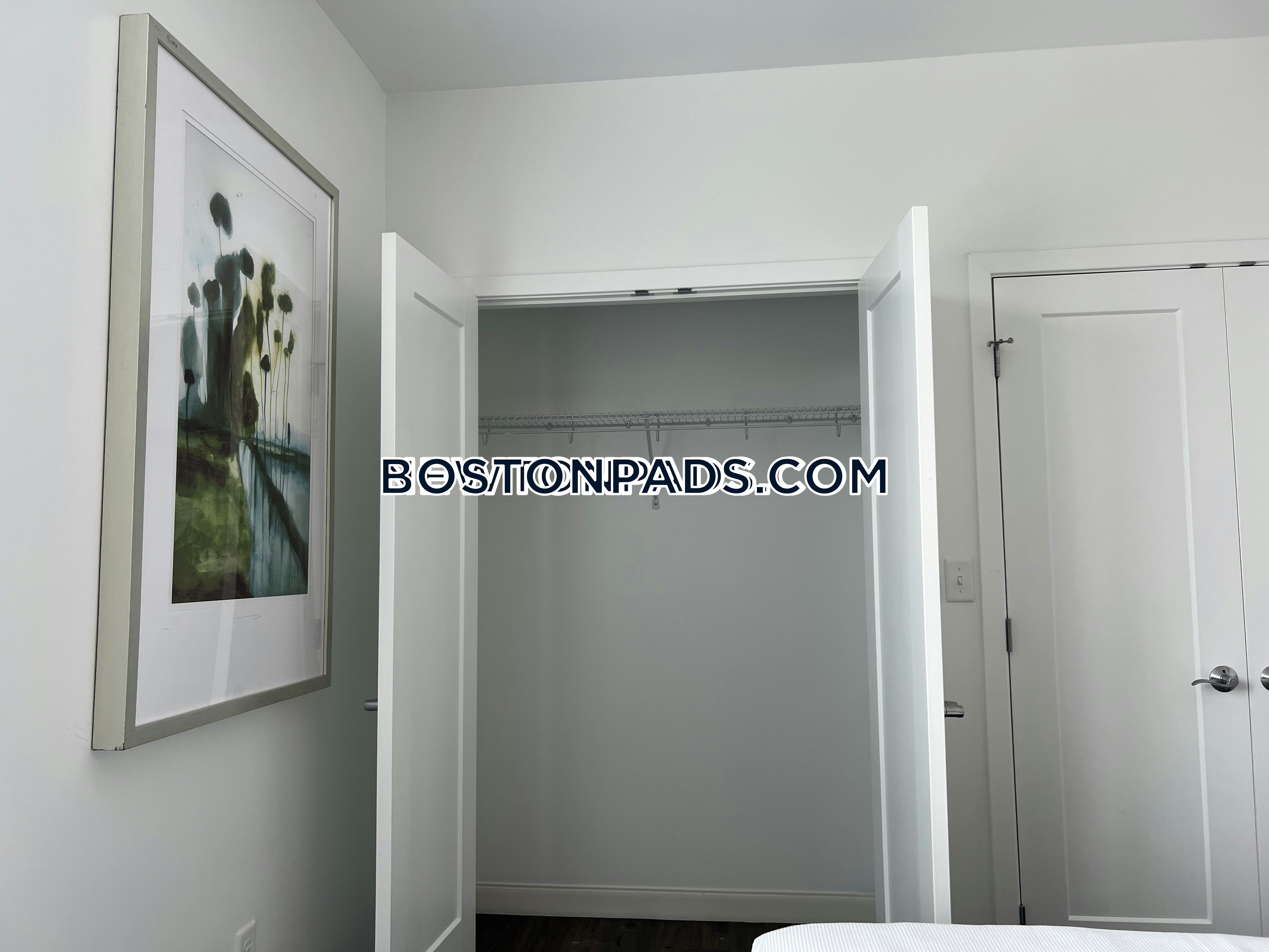 Trio Newton Photo 104