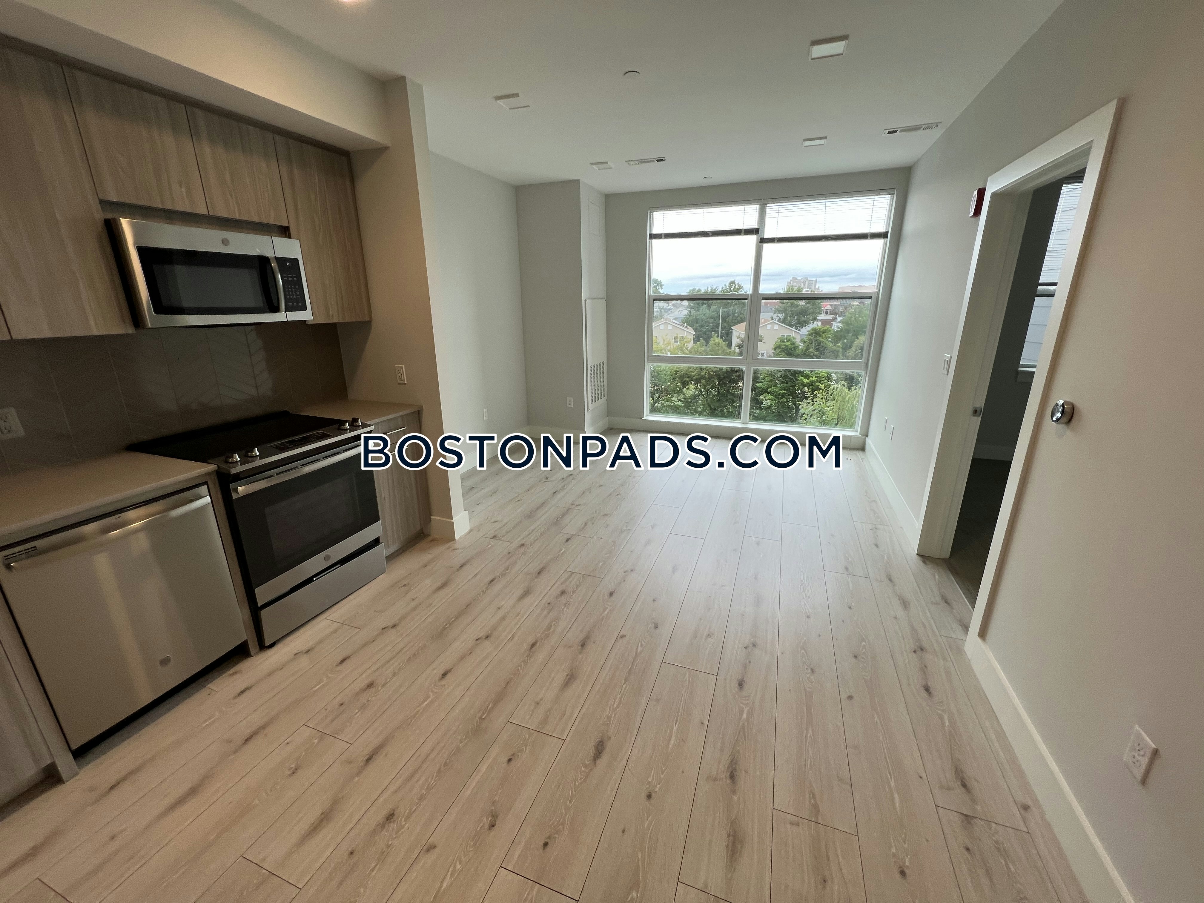 One Beachmont Photo 14