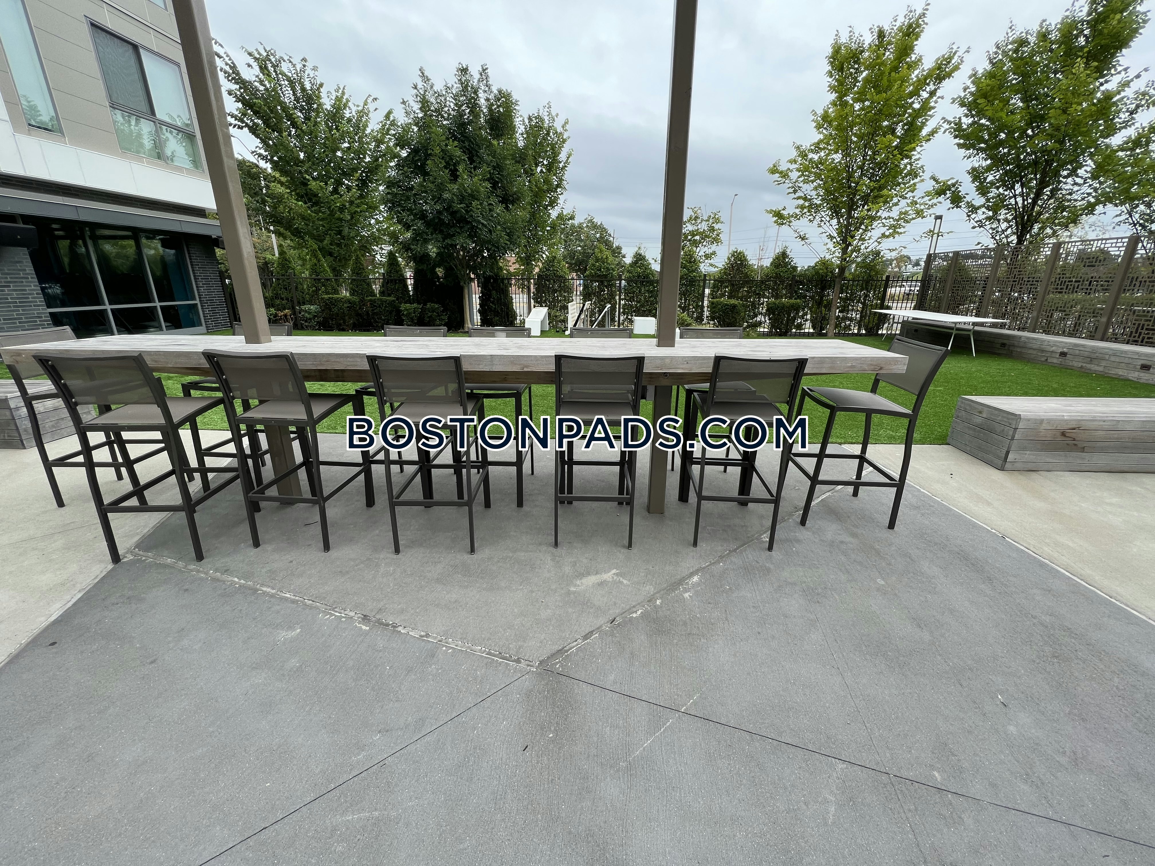 One Beachmont Photo 8