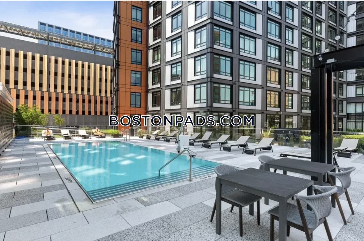 Gables Seaport Photo 15