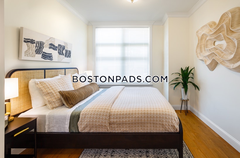 The Franklin at Hancock Village Photo 3