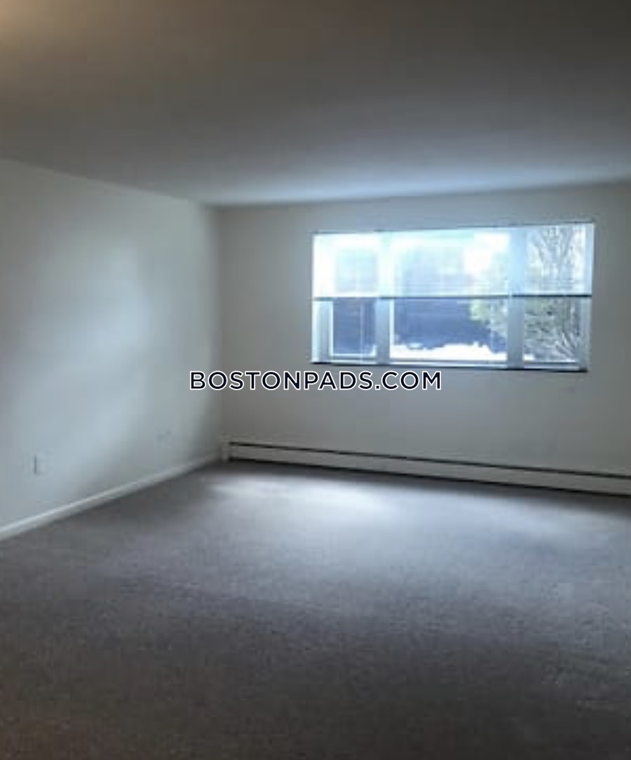 Towne Estates Photo 24