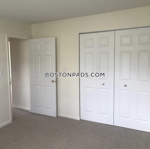 Towne Estates Photo 22