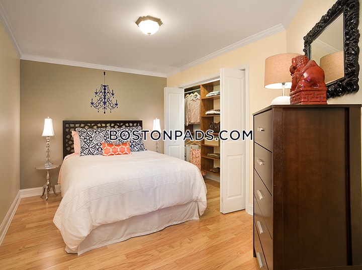 Longwood Towers Photo 20