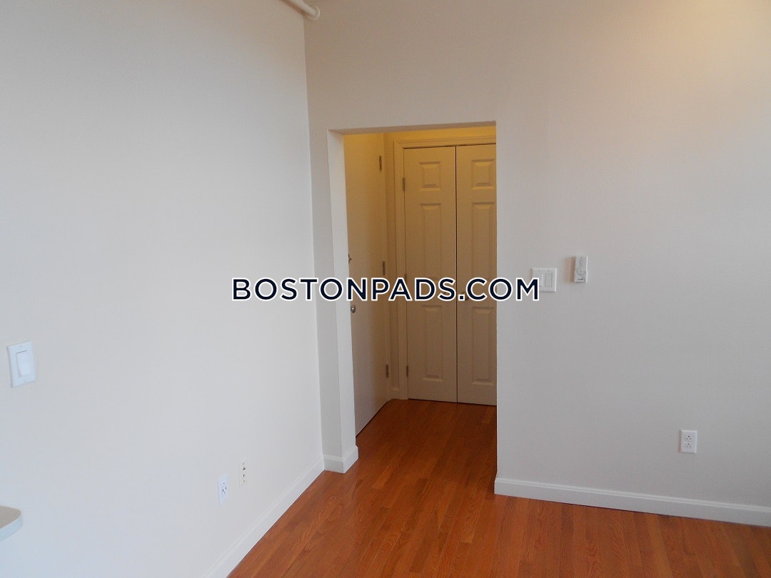 Burbank Apartments Photo 53