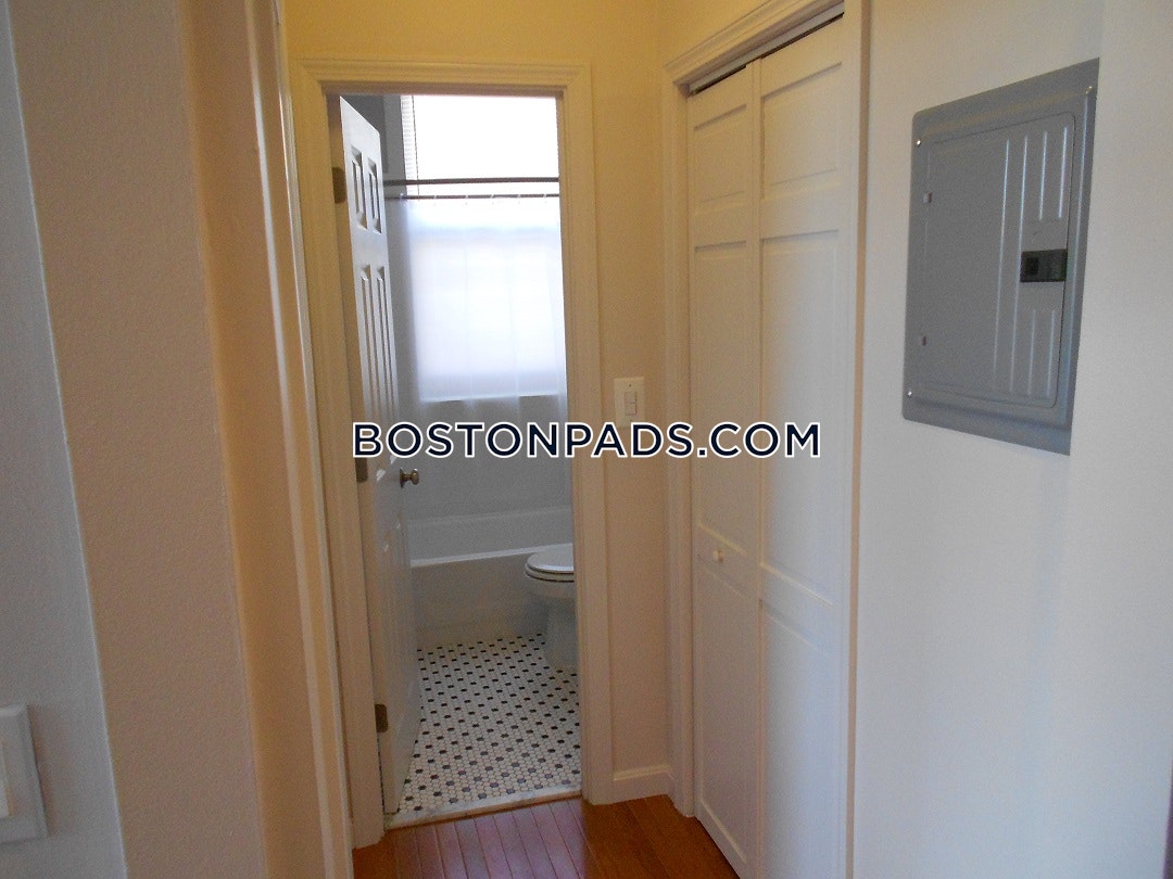 Burbank Apartments Photo 42