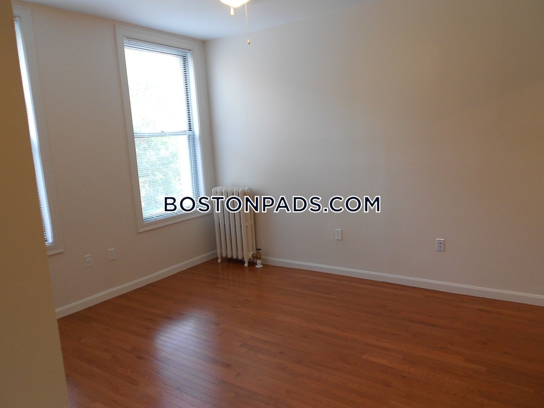 Burbank Apartments Photo 9