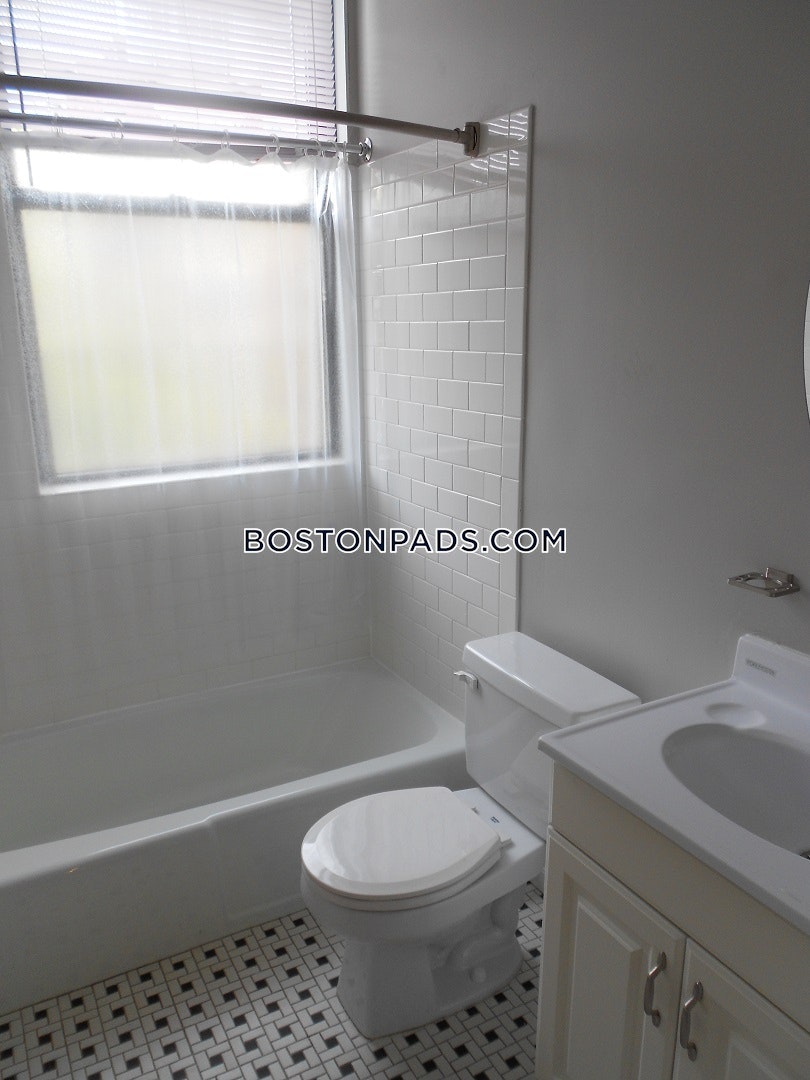 Burbank Apartments Photo 24