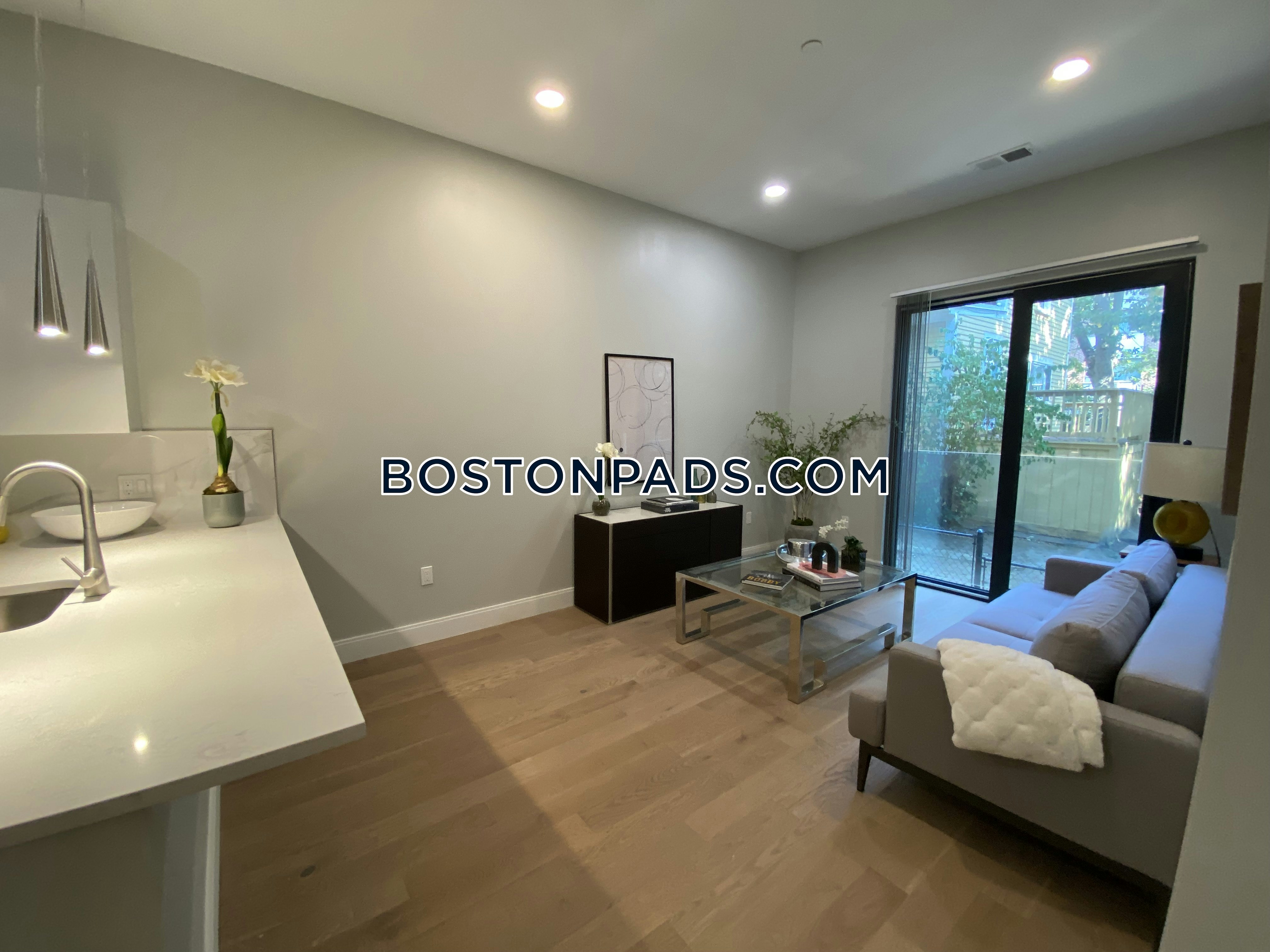 9 Central St. Photo 4