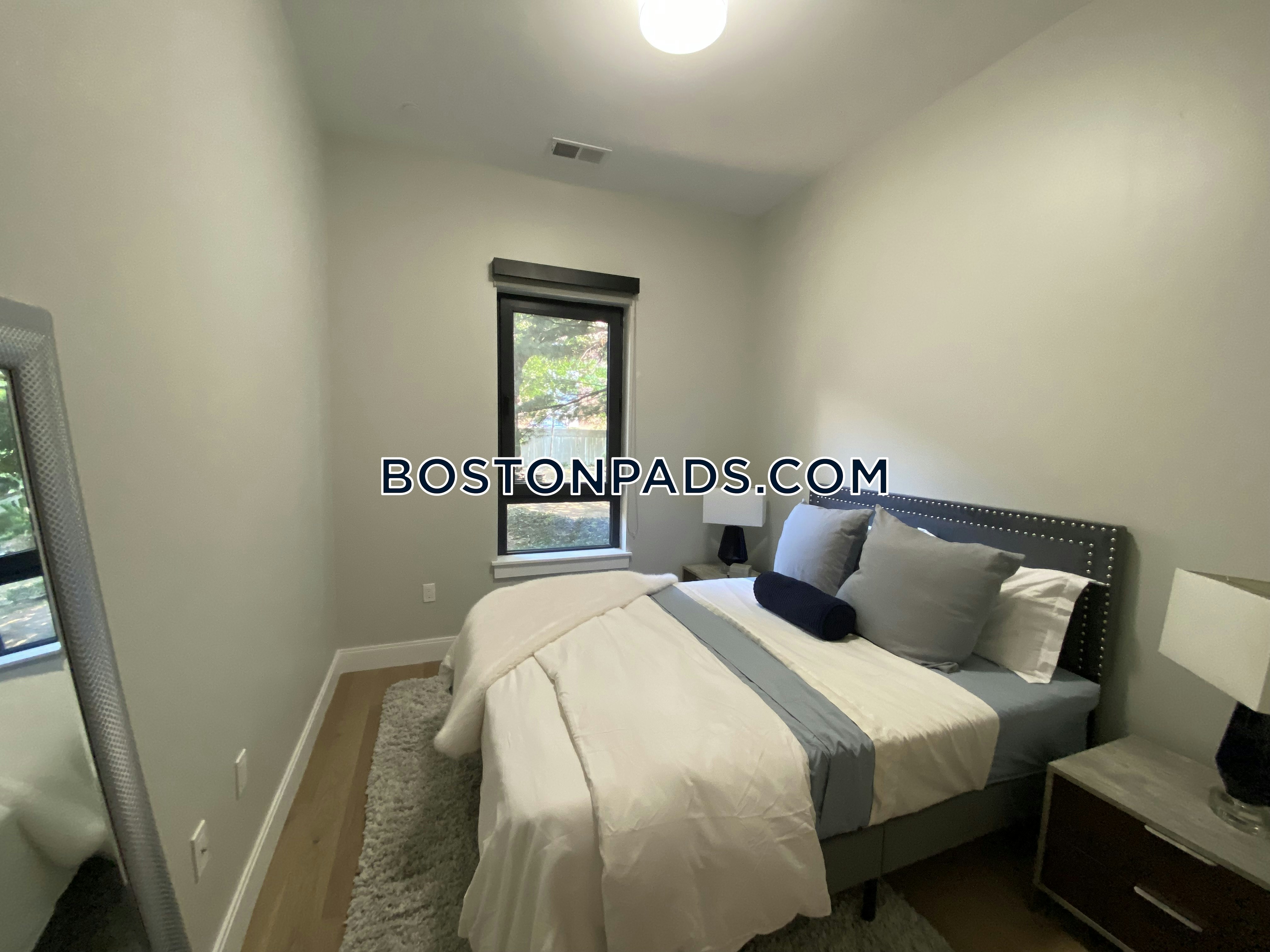 9 Central St. Photo 32