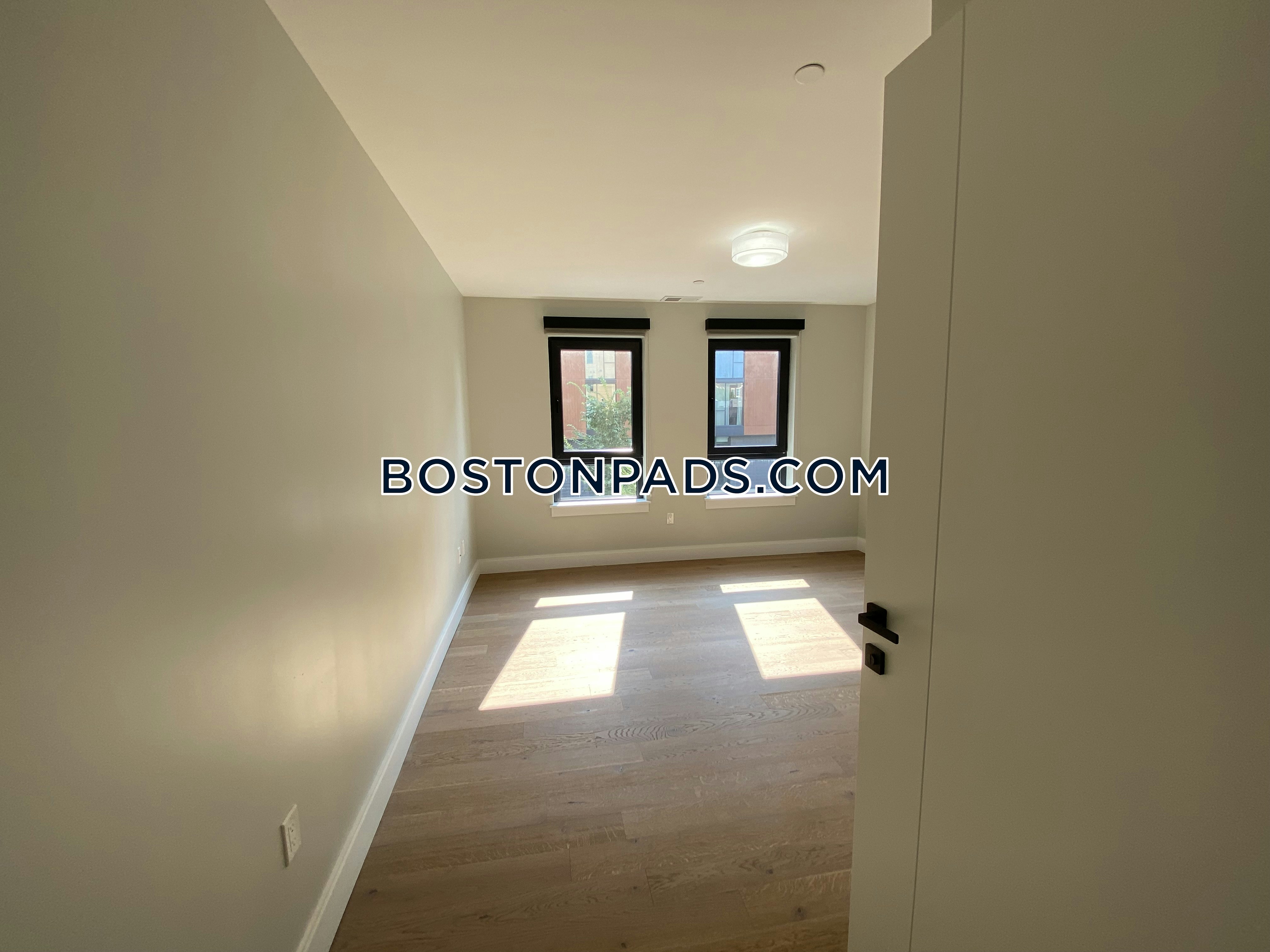 9 Central St. Photo 20