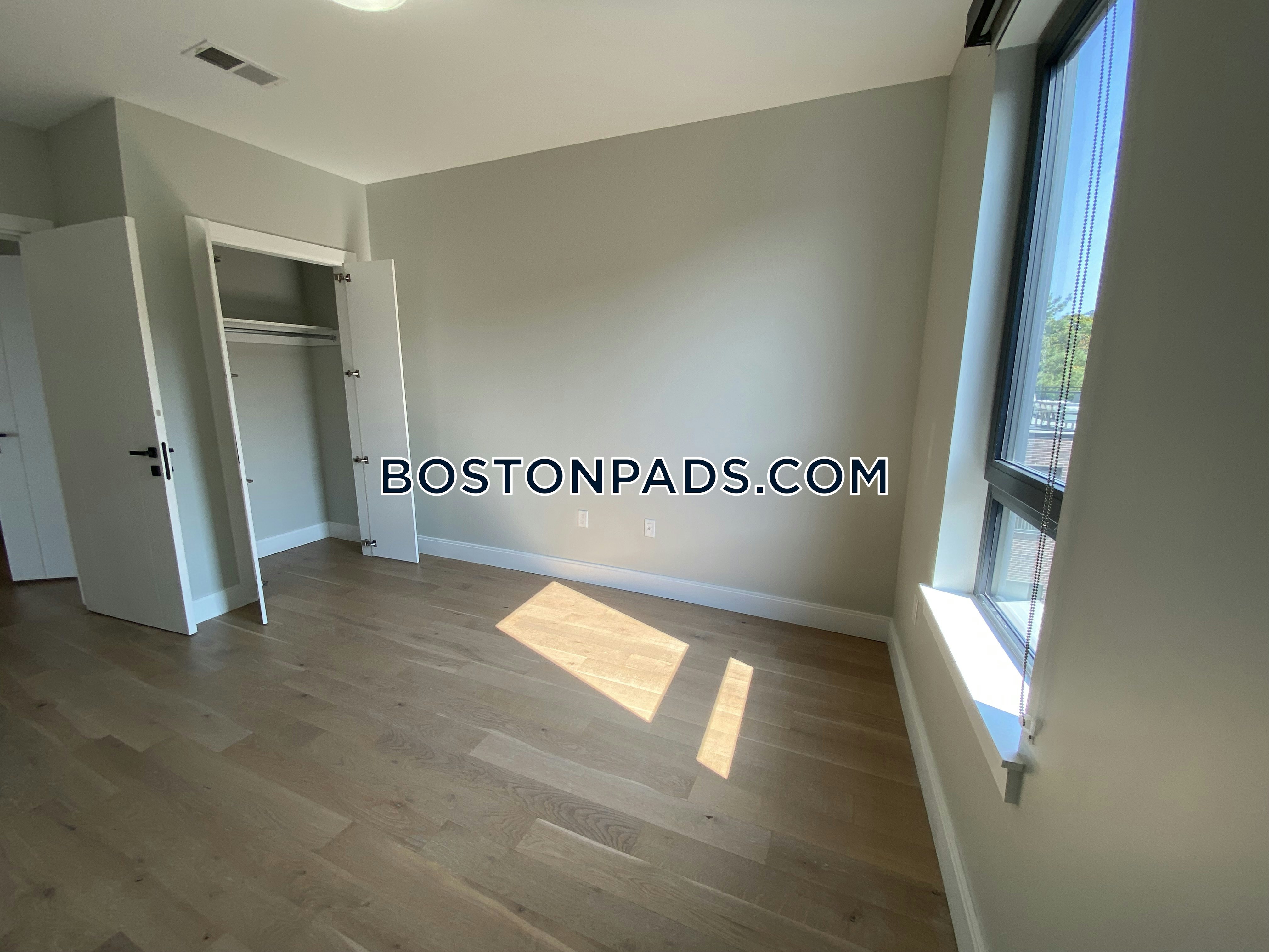 9 Central St. Photo 3